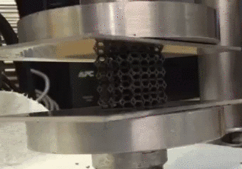 Напечатанный на 3D-принтере алюминиевый куб способен выдержать вес, в 100 раз превышающий его собственный