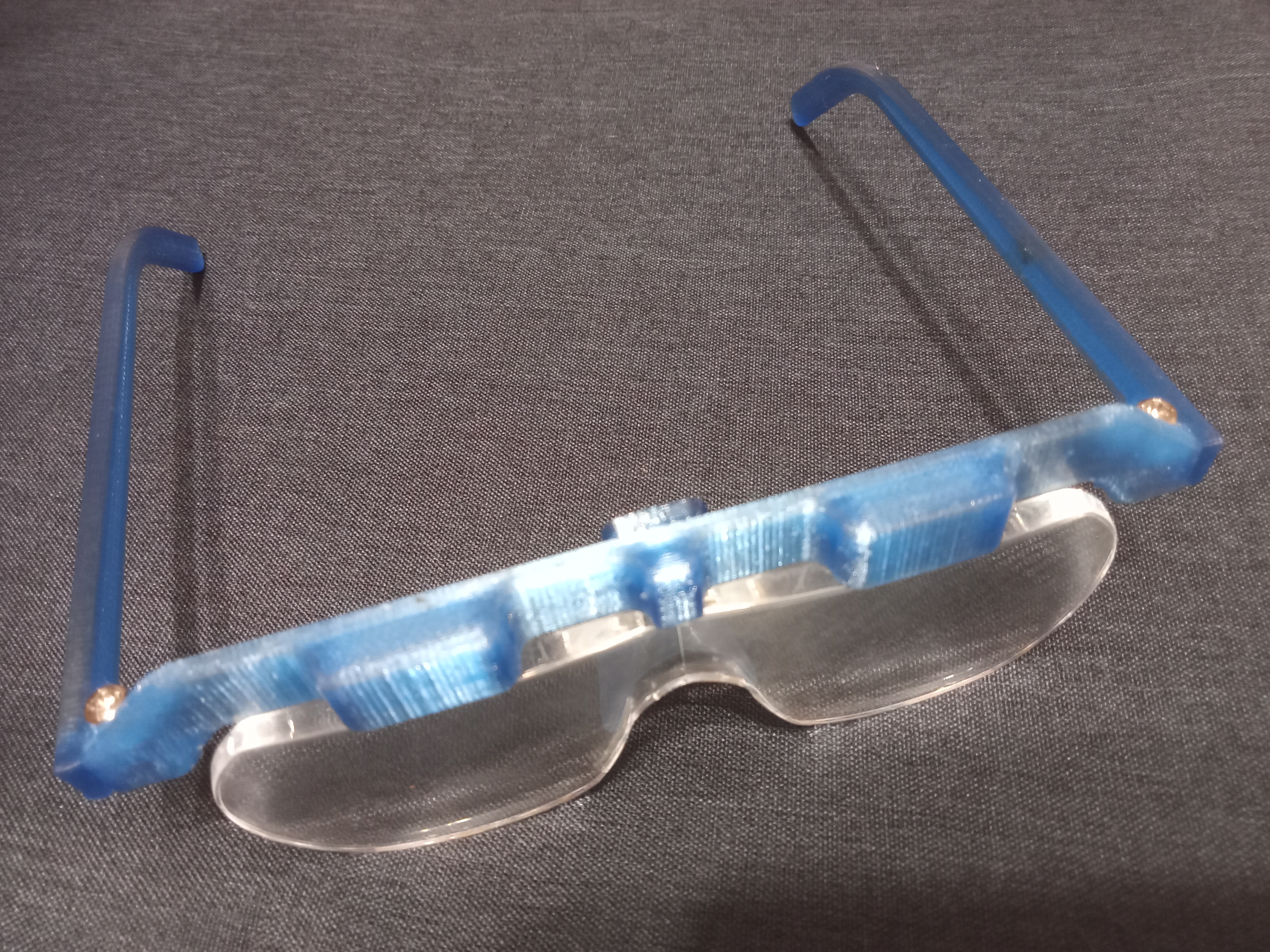 Büyüteçli gözlükler için çirkin (Plastik Aparattır!!!)