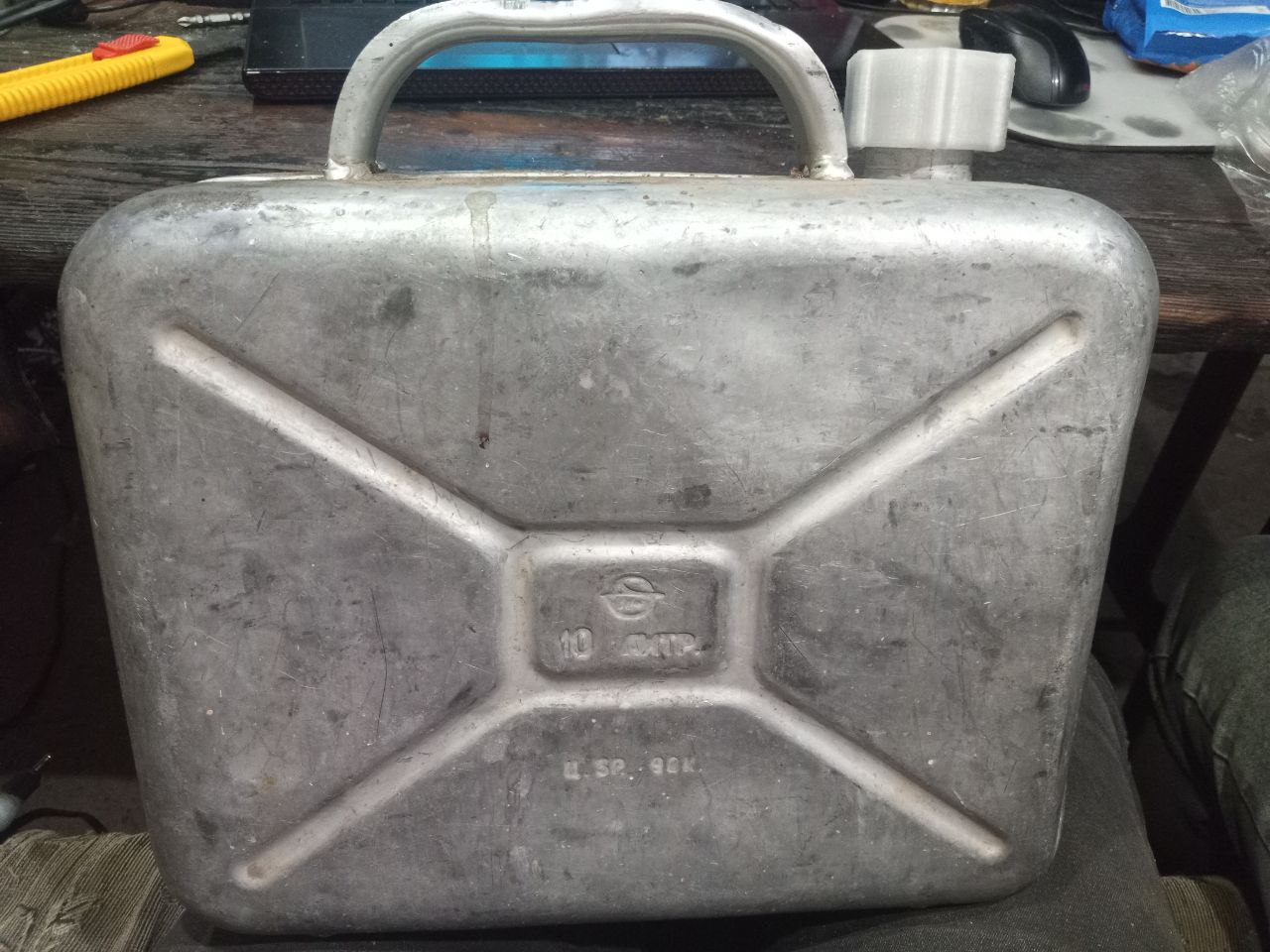 Bir alüminyum teneke kutu 10L için kapak (iplik adım 7mm, yükseklik 1.5) (Plastik Aparattır!!!)