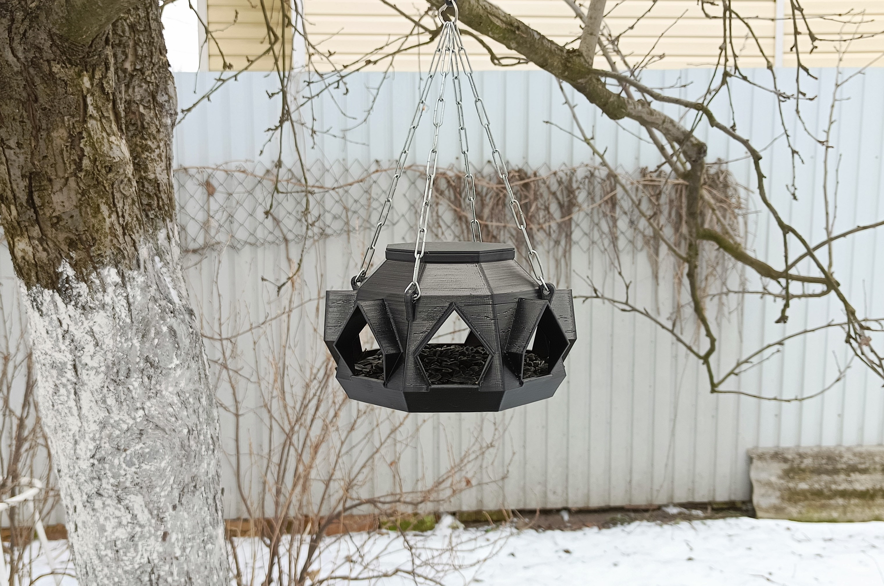 Kuşlar için yemek odası (Plastik Aparattır!!!)