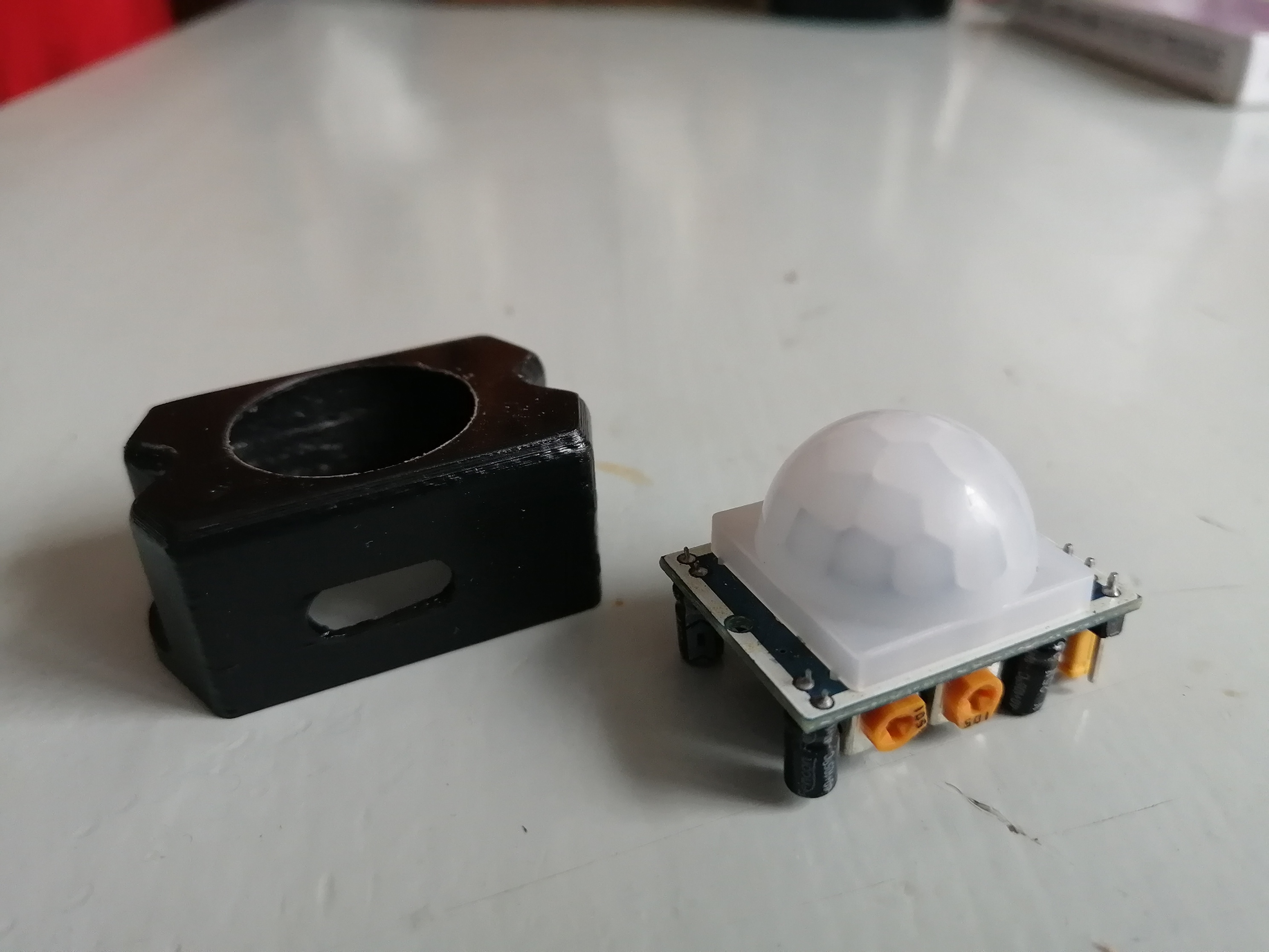 Ses sensörünün gövdesi. (Plastik Aparattır!!!)