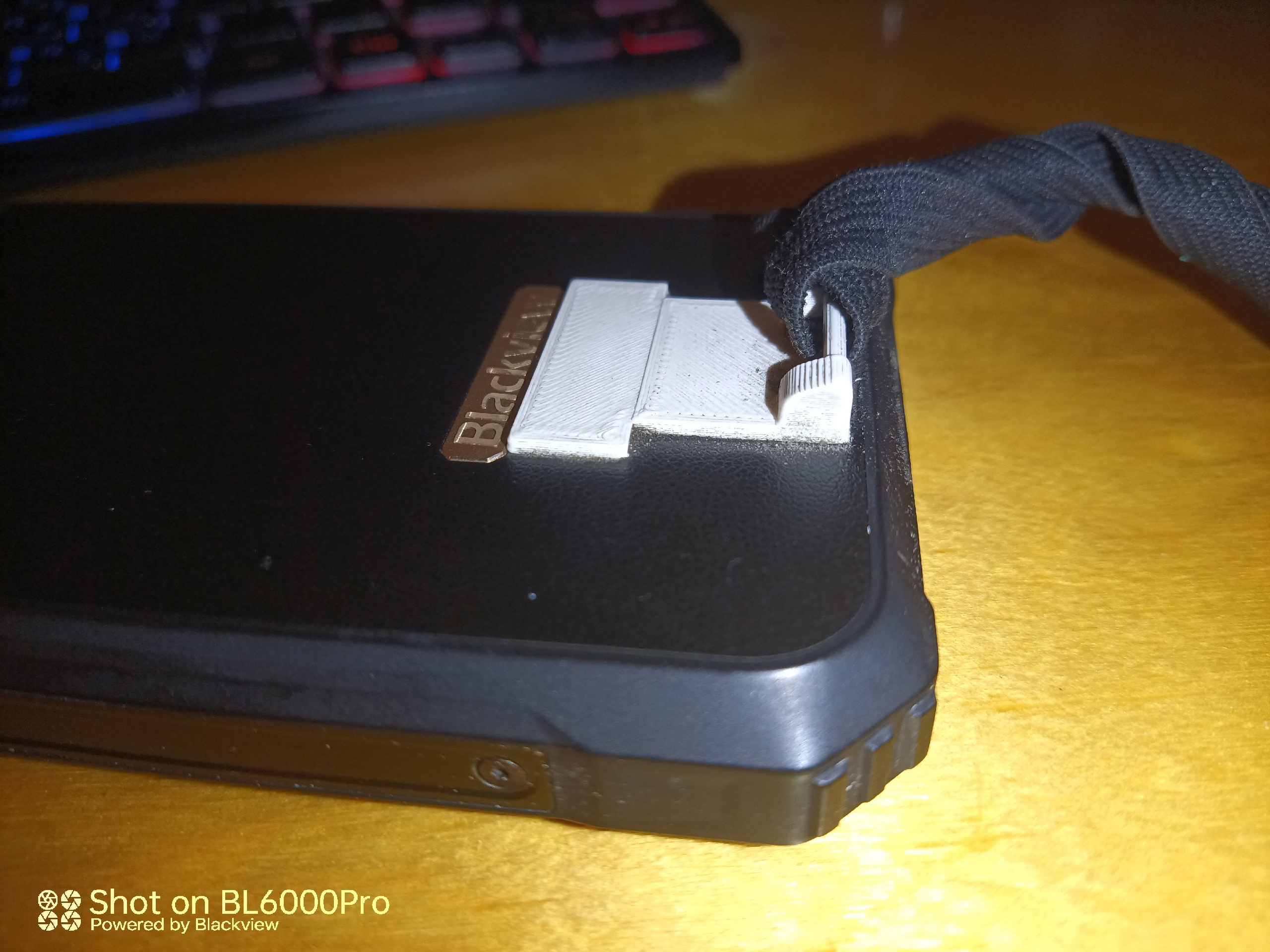 "Unutulduğu" bir akıllı telefon için sapanları (kasetleri) sabitleme (Plastik Aparattır!!!) "Unutulduğu" bir akıllı telefon için sapanları (kasetleri) sabitleme (Plastik Aparattır!!!)