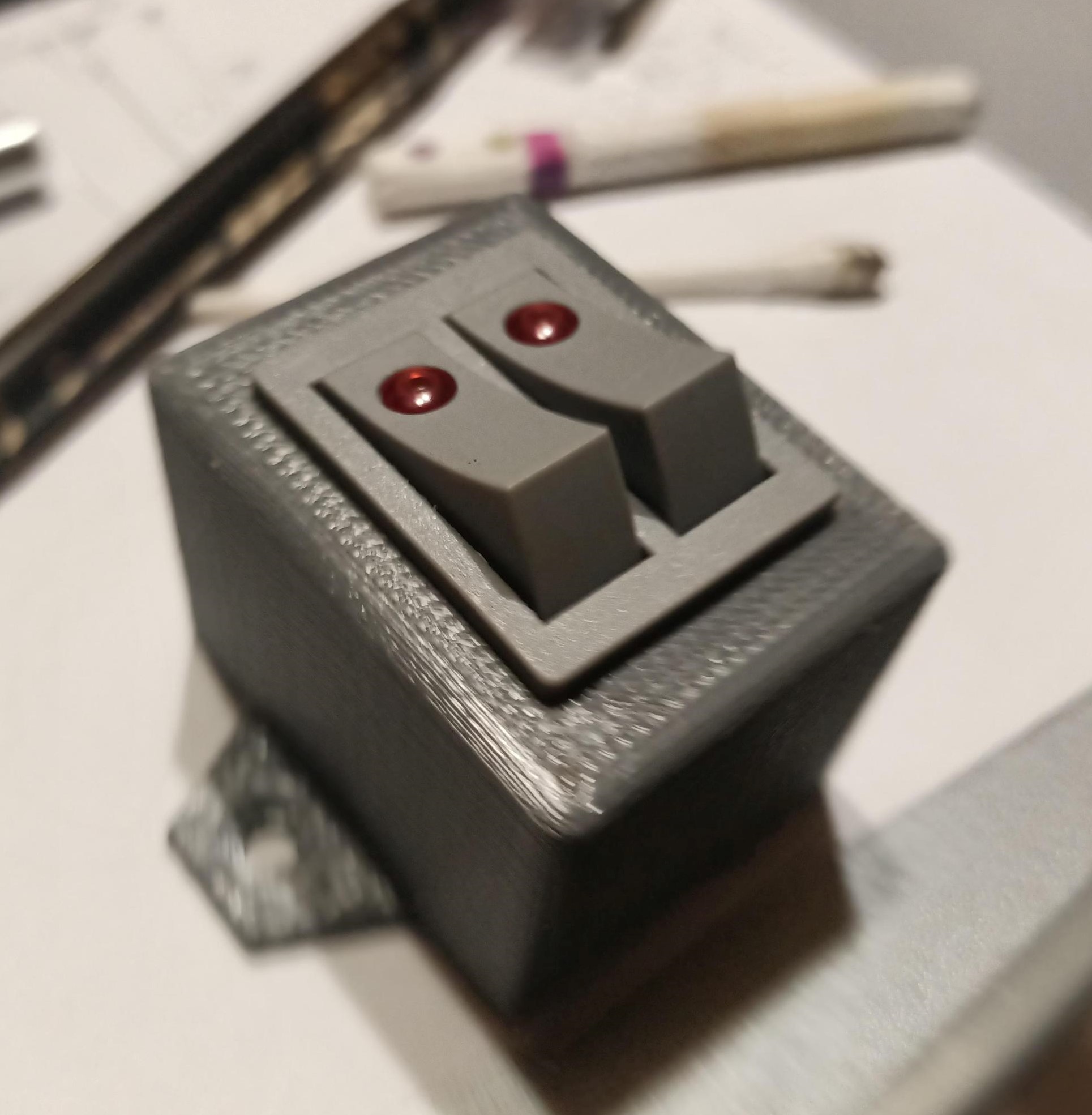 Çift (eşleştirilmiş) anahtar için kutu (Plastik Aparattır!!!) Çift (eşleştirilmiş) anahtar için kutu (Plastik Aparattır!!!)