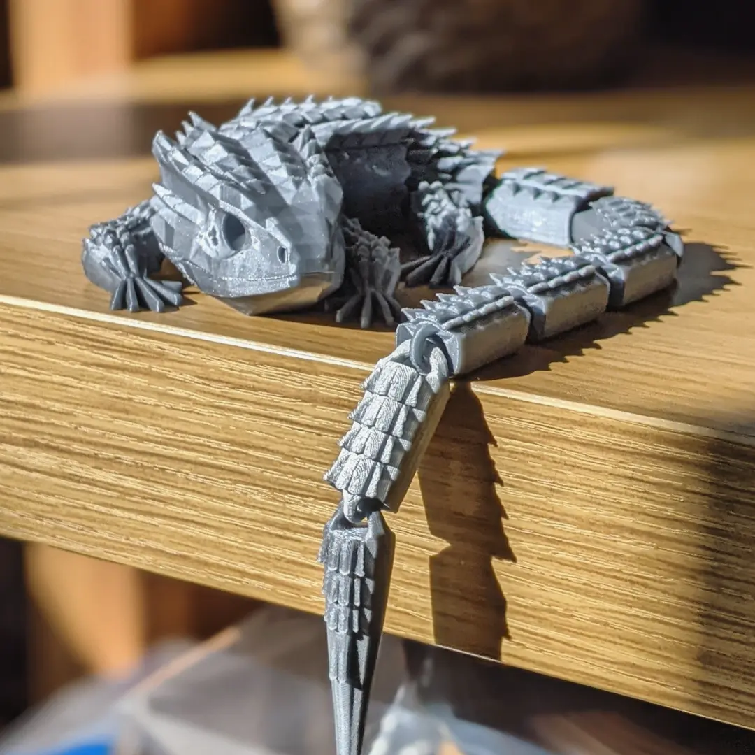 Mobil kertenkele (Dragon) Kırmızı gözlü timsah skink (Plastik Aparattır!!!) Mobil kertenkele (Dragon) Kırmızı gözlü timsah skink (Plastik Aparattır!!!)