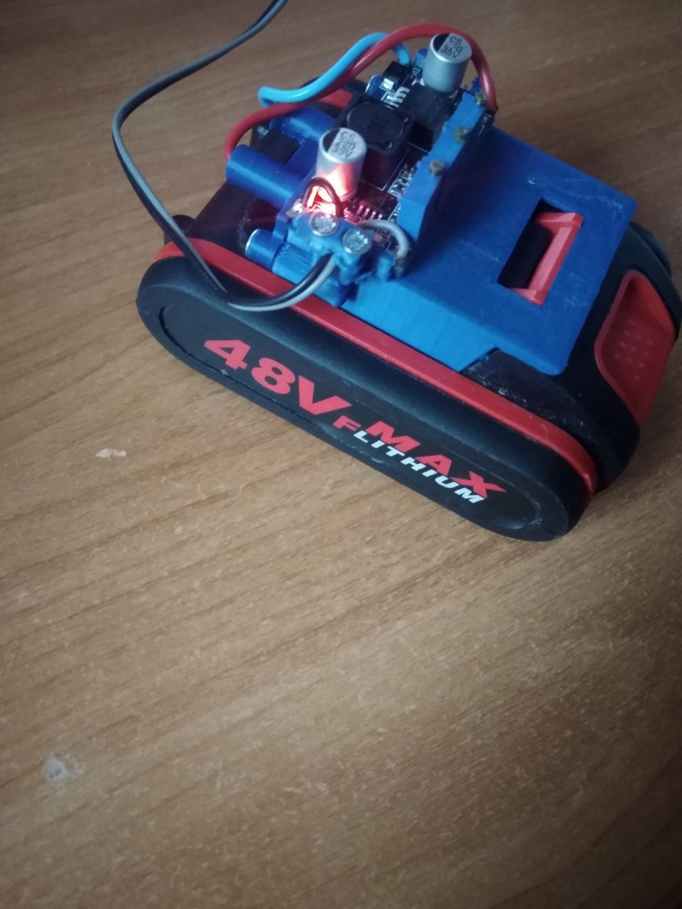 Saber testerenin lityum pili için adaptör (Plastik Aparattır!!!)