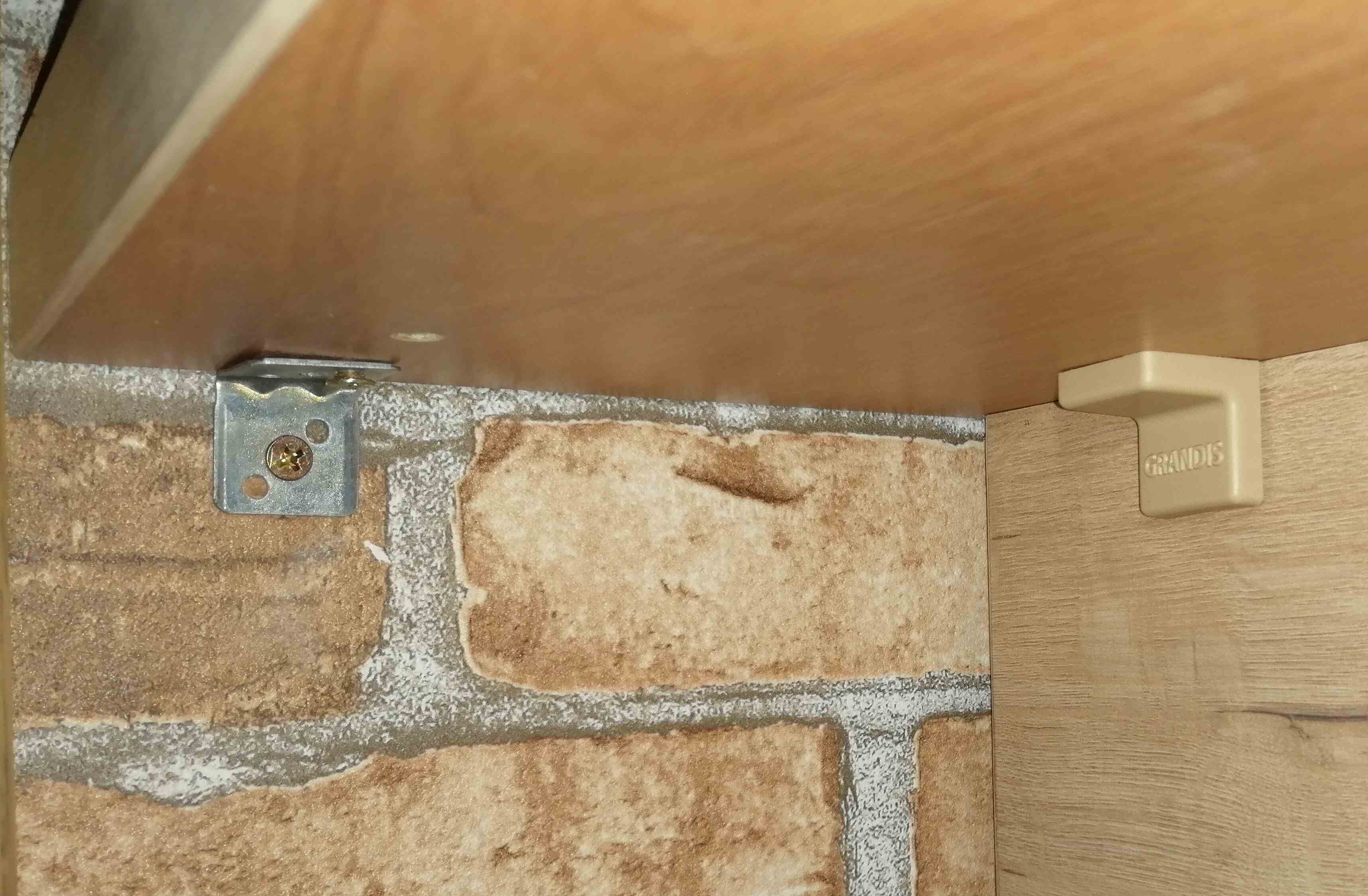 Bir mobilya köşesi için dekor (Plastik Aparattır!!!)