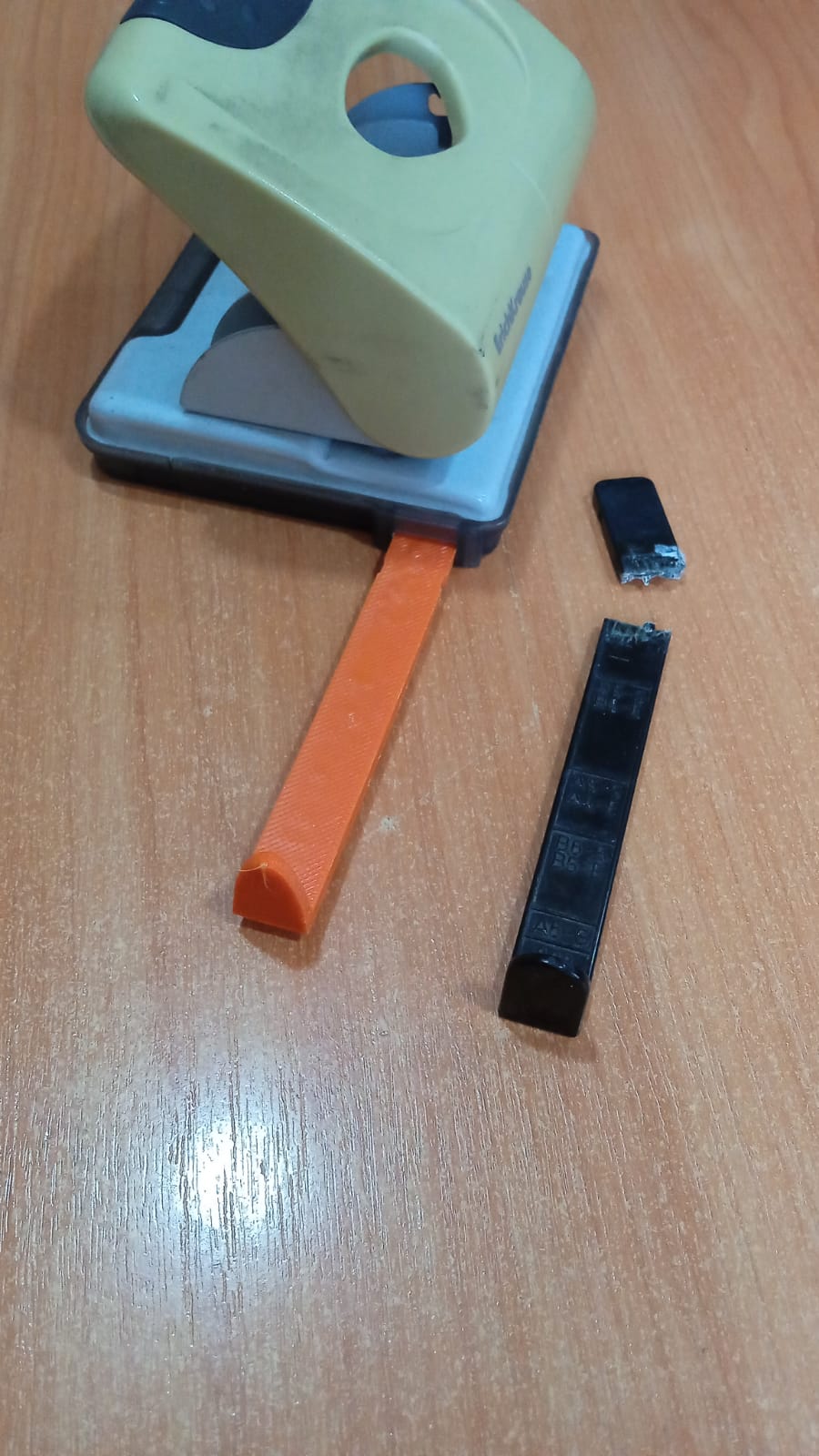 Delik delme için cetvel kılavuz çubuğu A4 ErichKrause (Plastik Aparattır!!!)