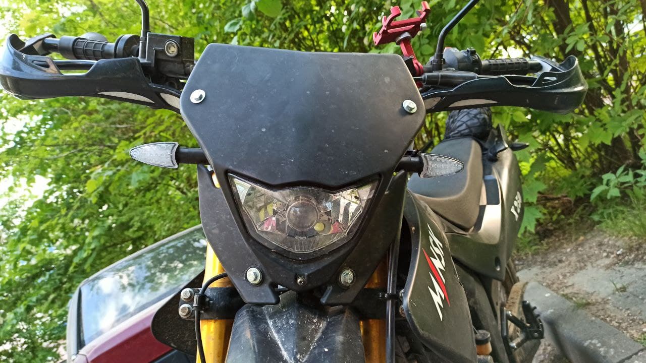 Minsk x250 frontal panelin uzatılmış parantezleri (+20mm) (Plastik Aparattır!!!)