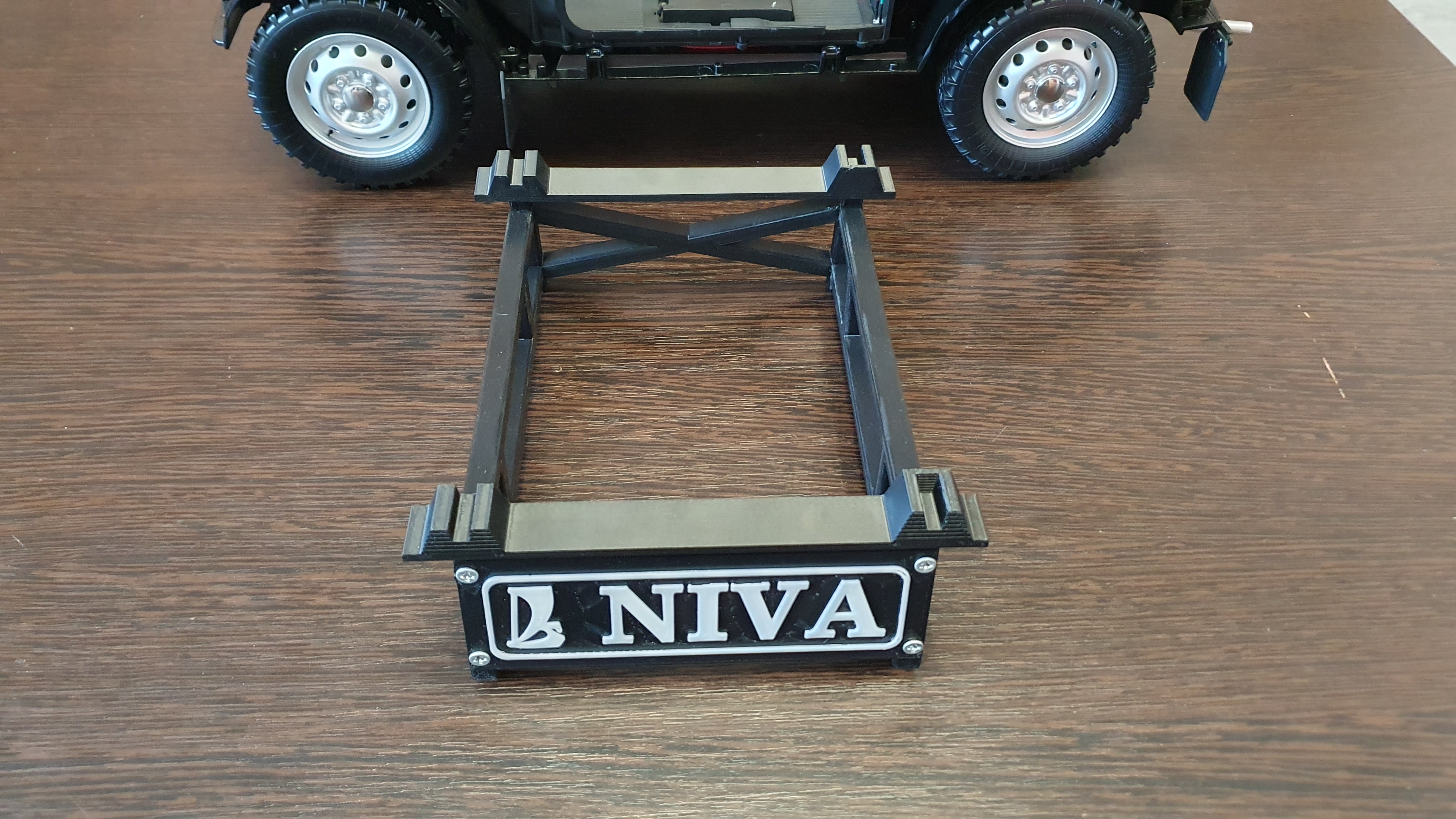 Niva Model 1: 8 "Ashet-Collection" (Plastik Aparattır!!!)