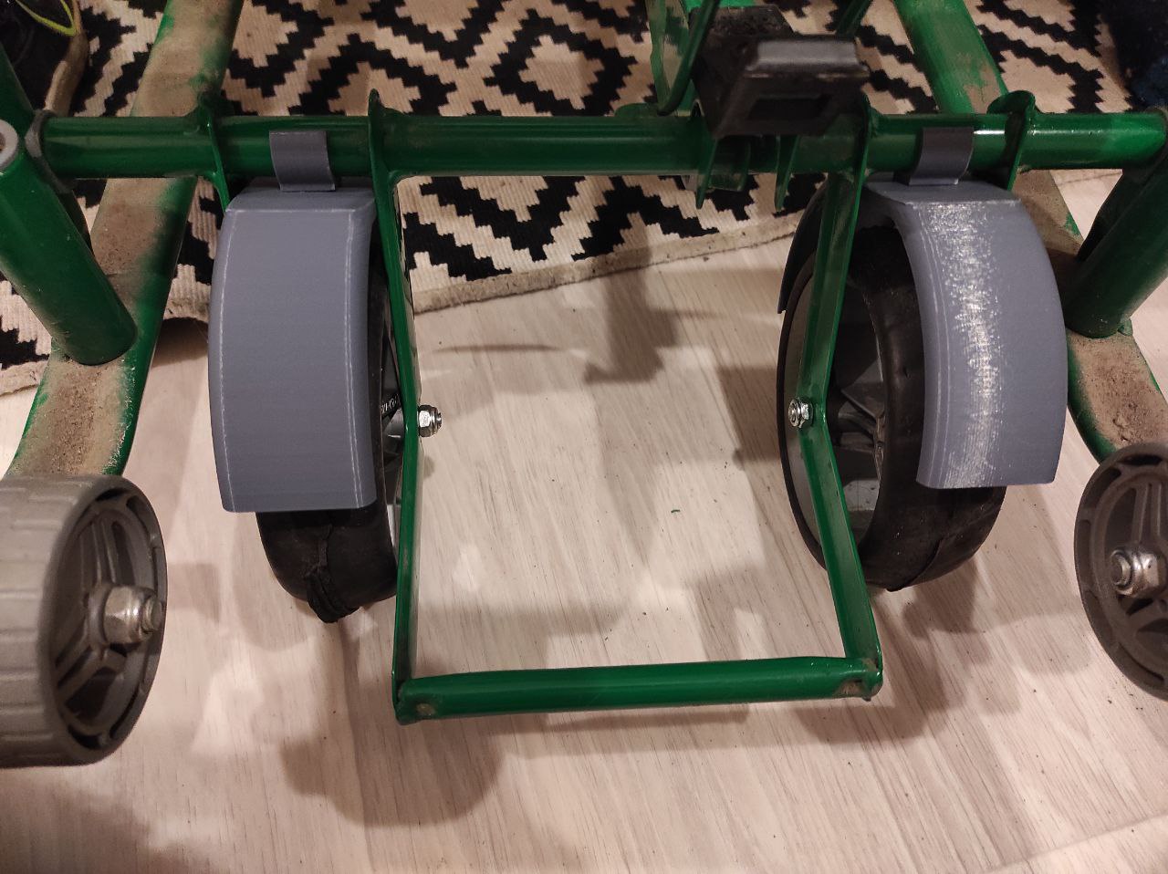 "Nika Timka 5" tekerlekleri ile kızaklar için kanatlar (çamurluklar) (Plastik Aparattır!!!)