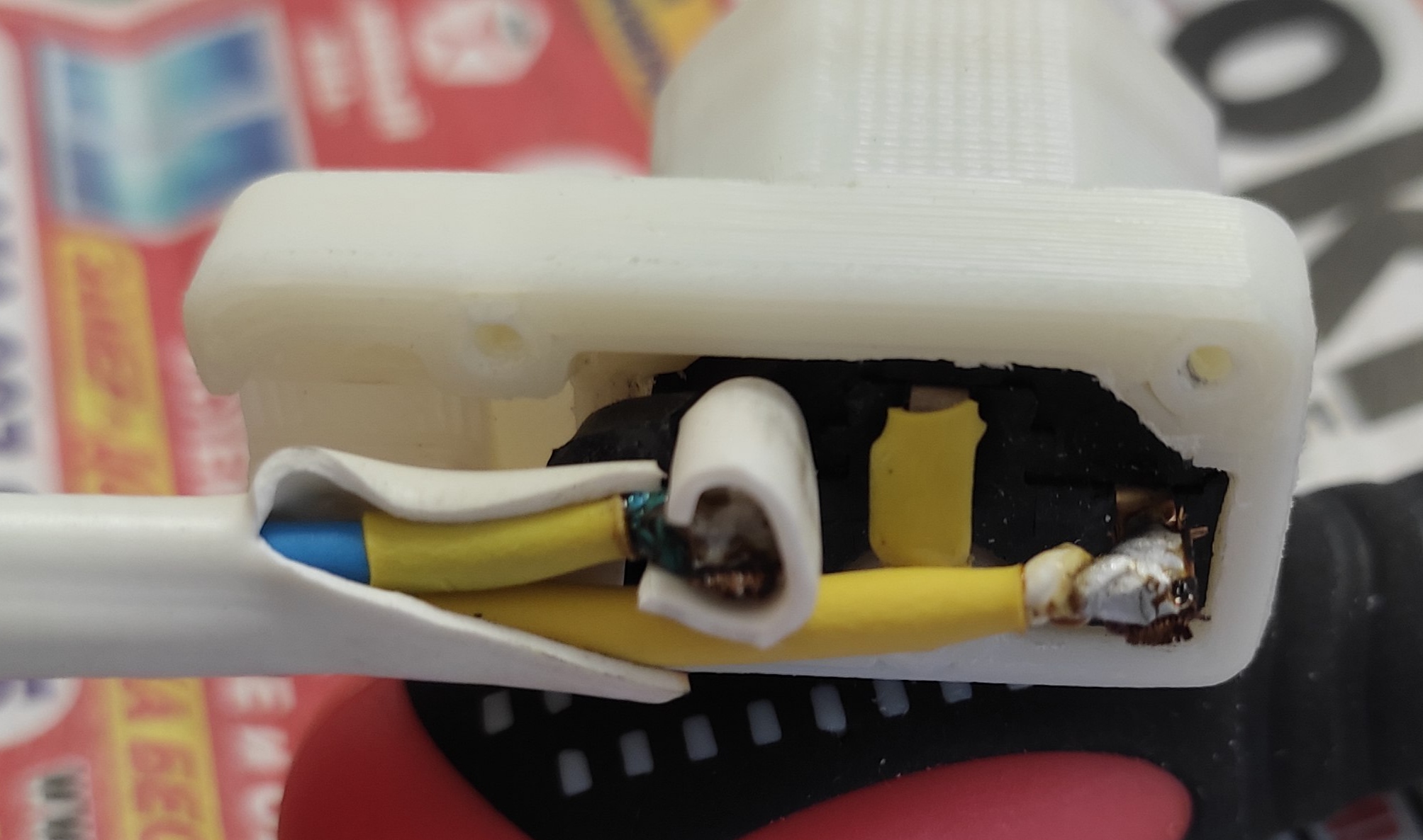 IEC 320 C13 STERL Dik açısı 90 ° C x 40 ° (Plastik Aparattır!!!)