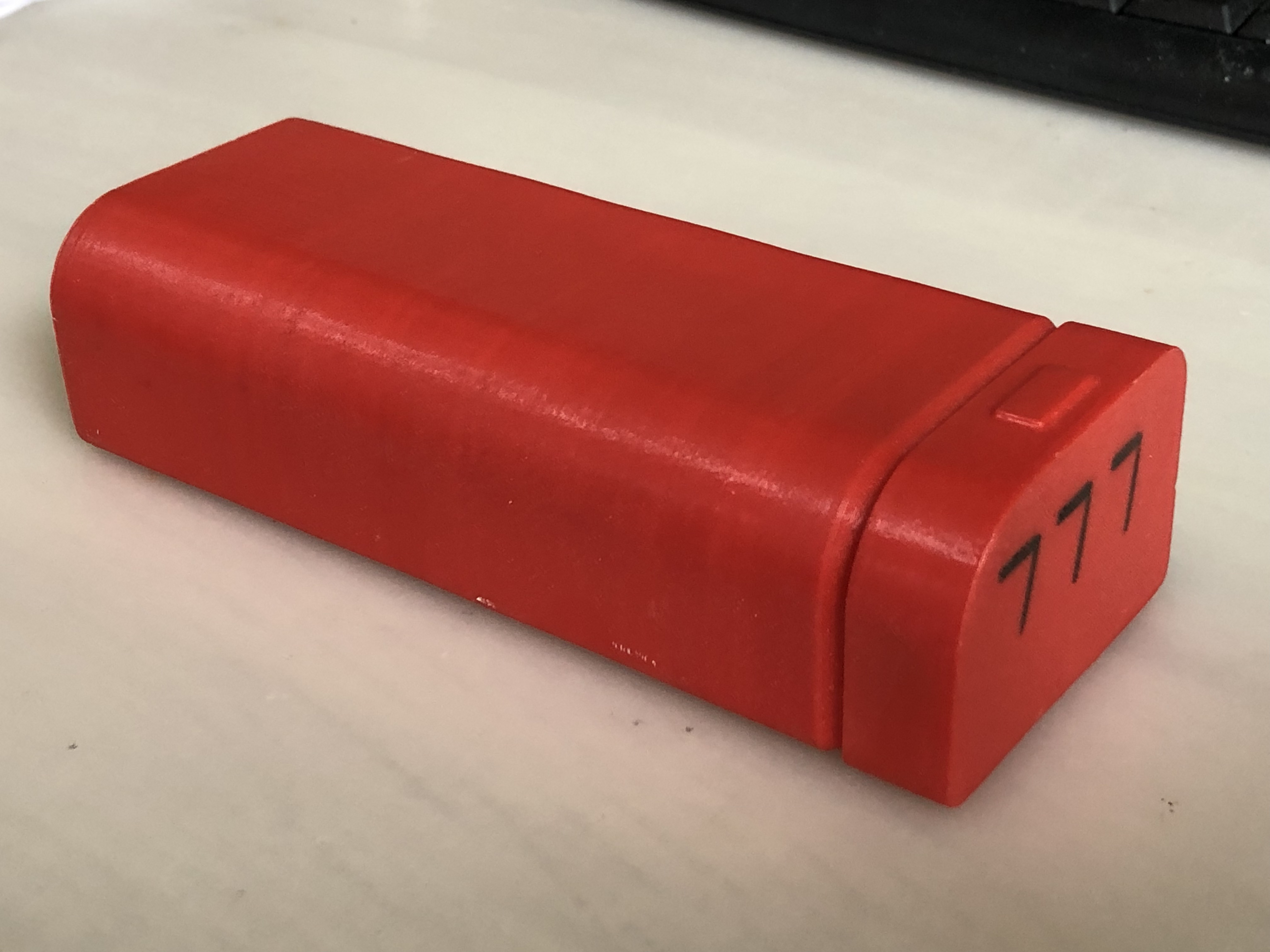 Cam dayanıklı (Plastik Aparattır!!!)