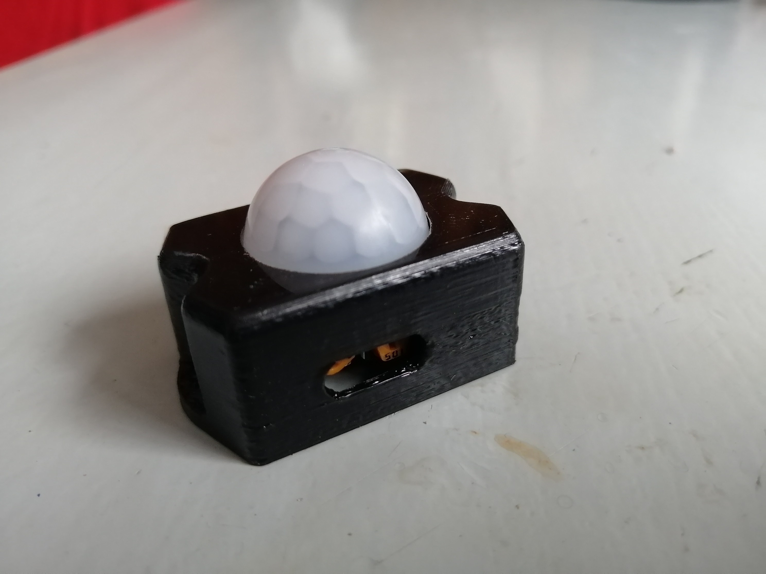 Ses sensörünün gövdesi. (Plastik Aparattır!!!)