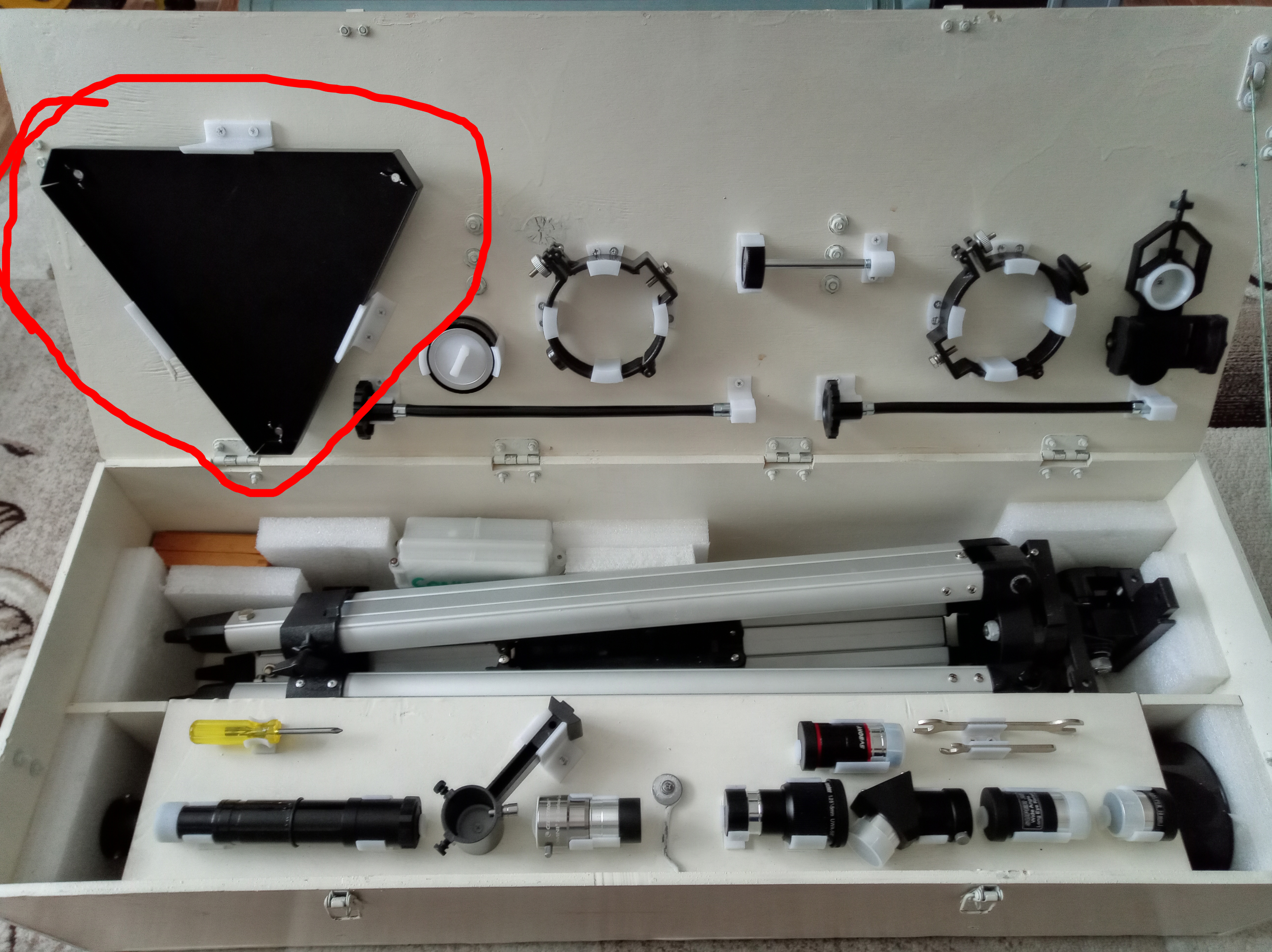 Teleskopun elemanlarının bir dizi bağlantı elemanı: tripod tablosu (Plastik Aparattır!!!) Teleskopun elemanlarının bir dizi bağlantı elemanı: tripod tablosu (Plastik Aparattır!!!)