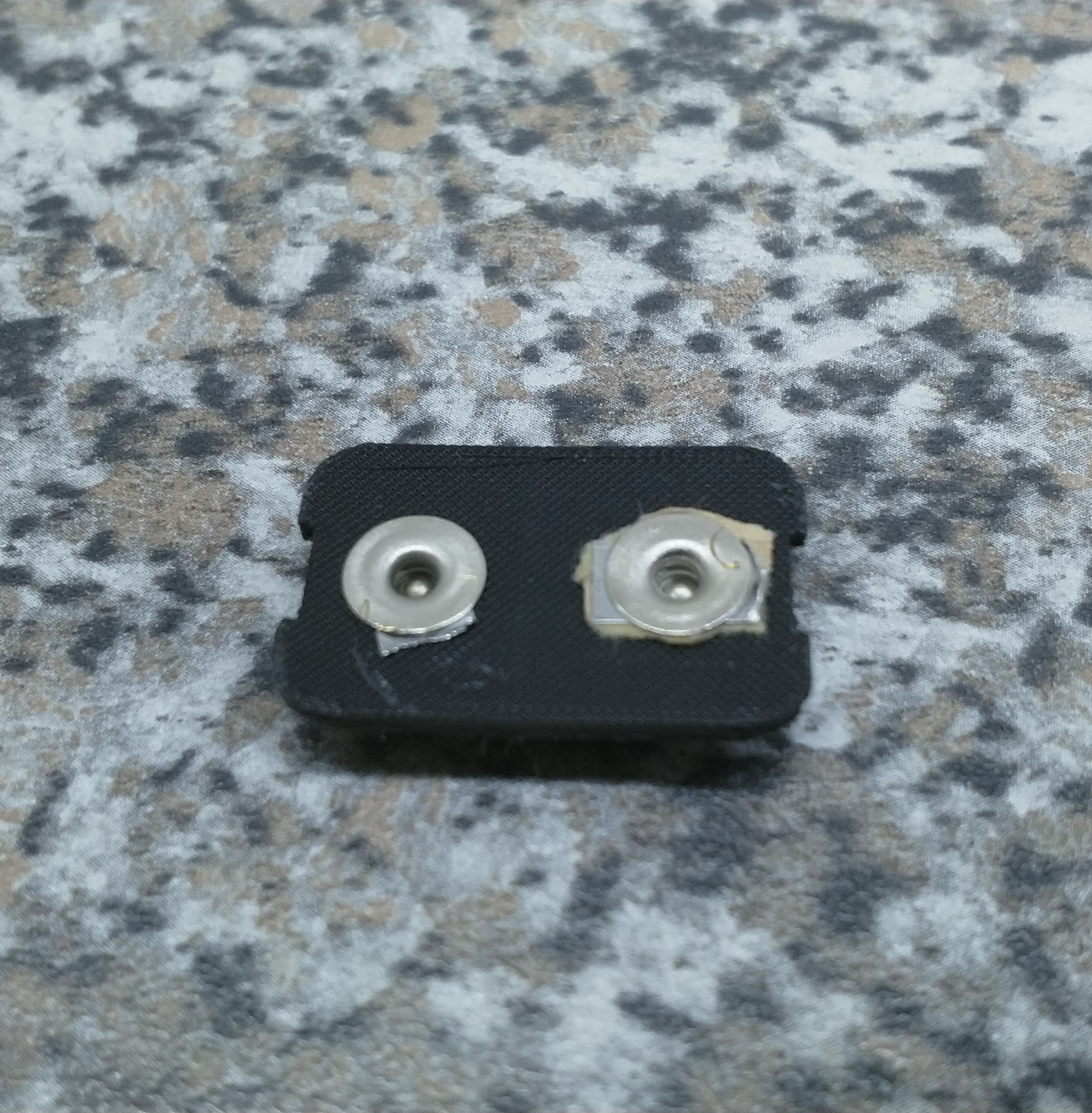 Taç üzerinde bir el feneri (Plastik Aparattır!!!)