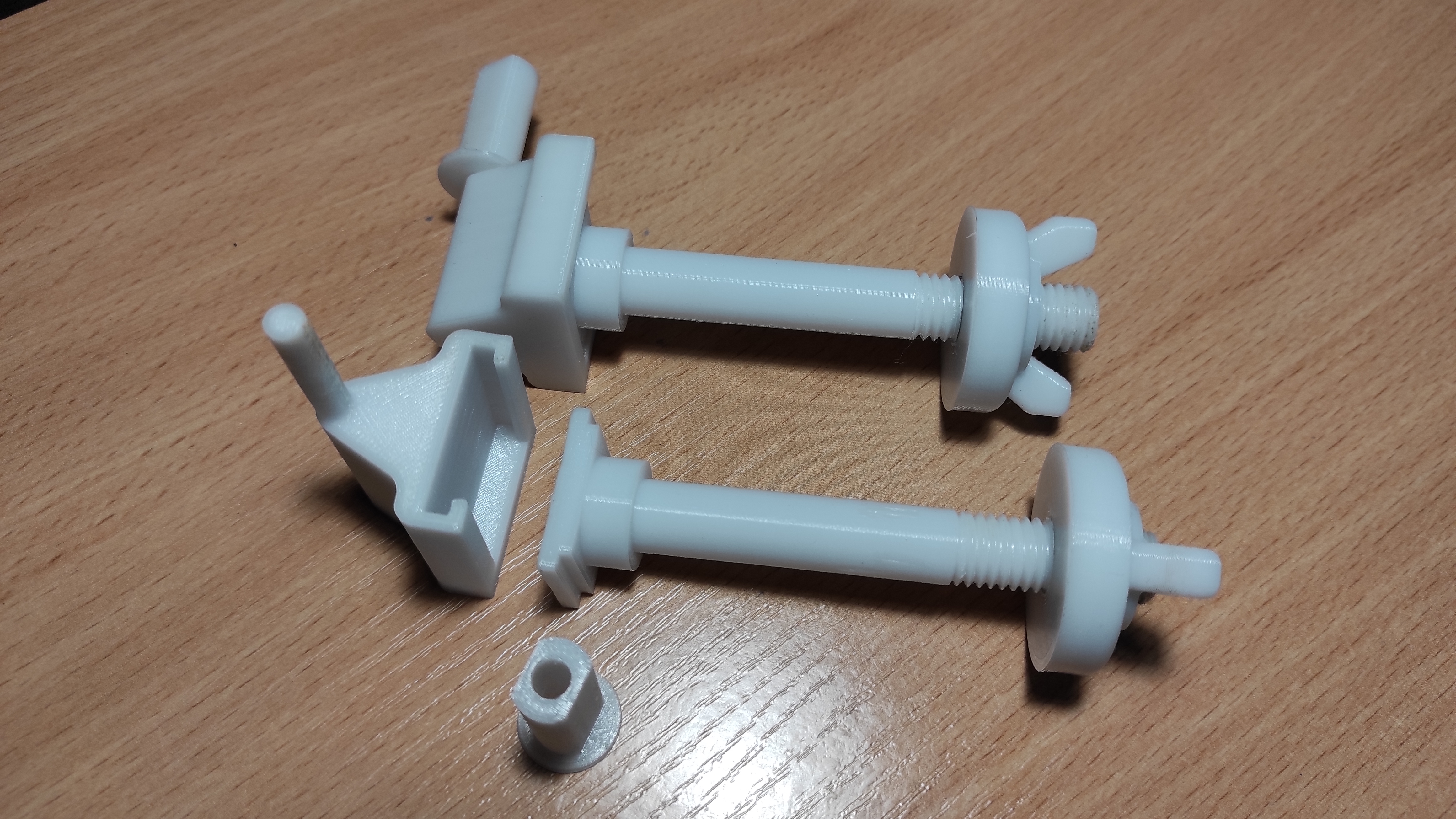 Cersanit tuvaletinin koltuk ve kapaklarını sabitlemek. (Plastik Aparattır!!!)