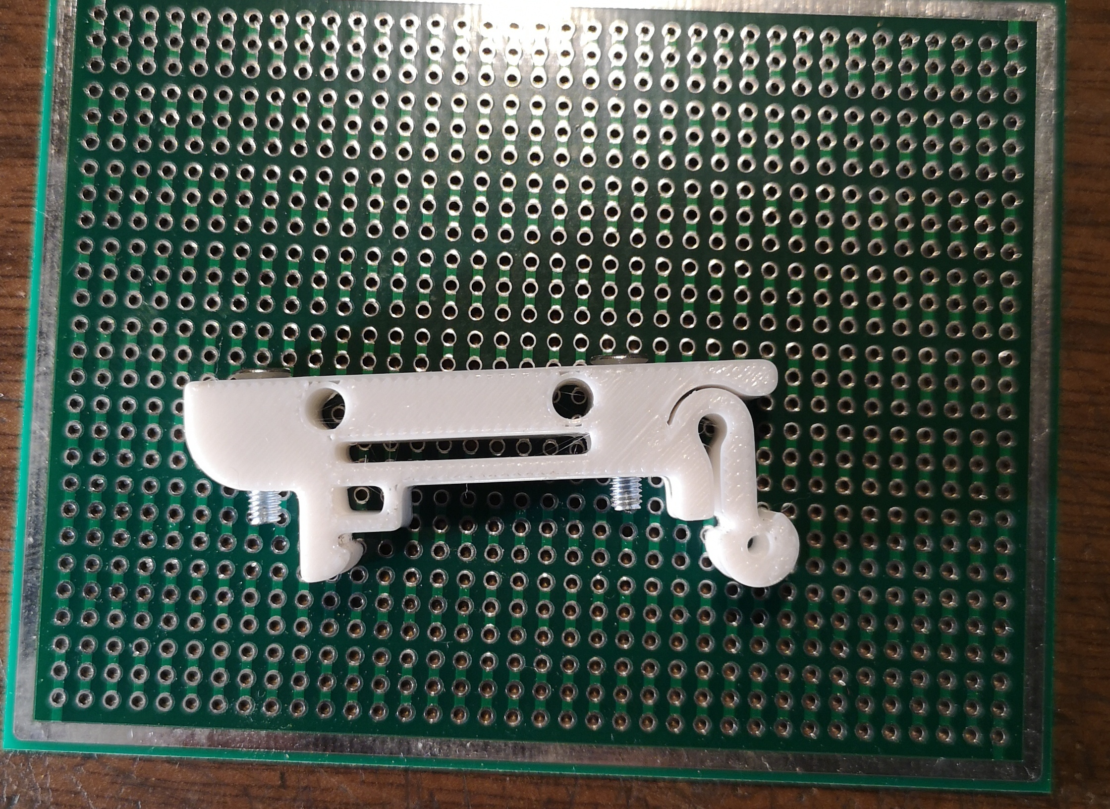 DIN rayındaki braket (Plastik Aparattır!!!)