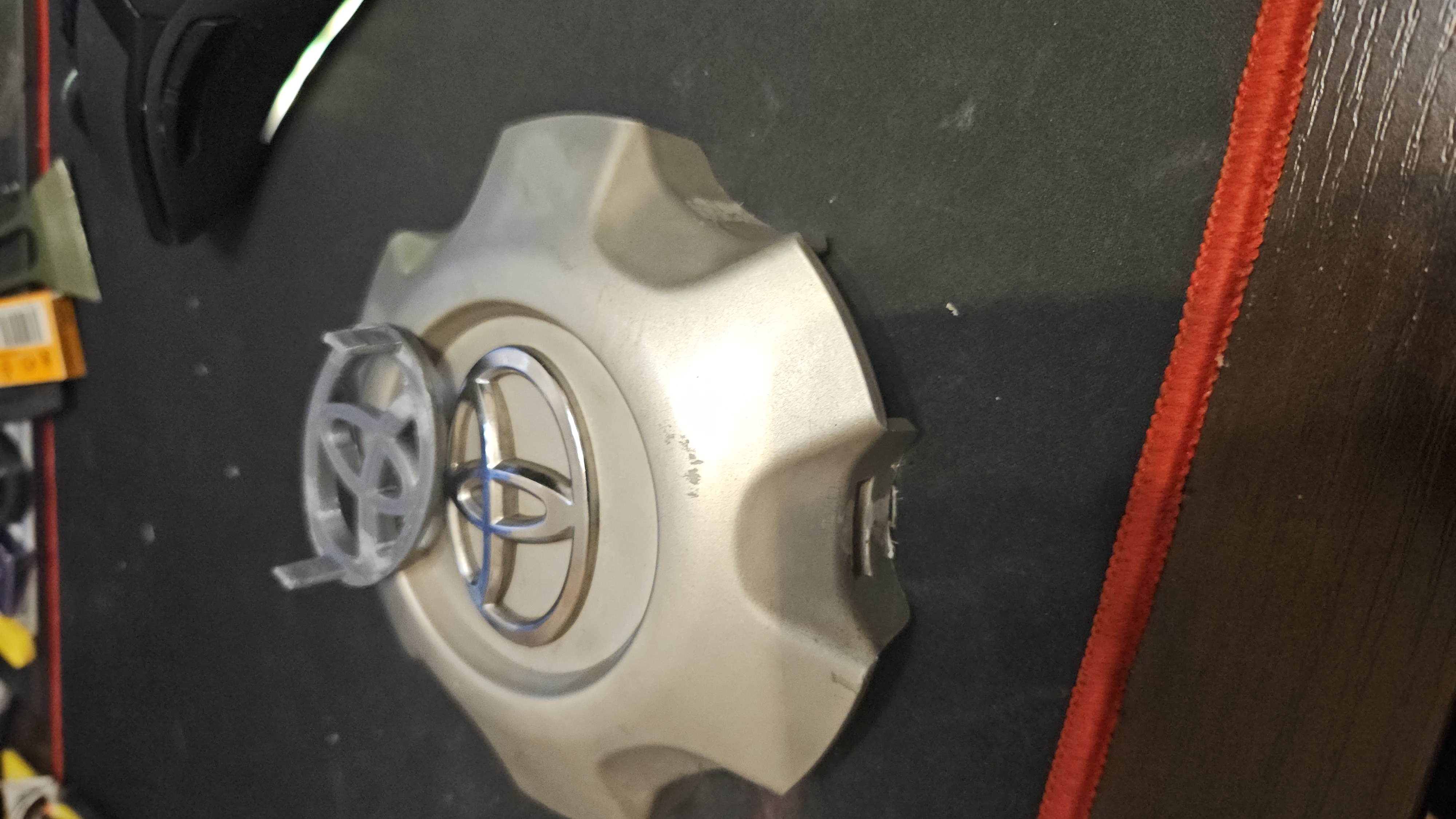 Toyota Cap üzerindeki amblemi (Plastik Aparattır!!!)