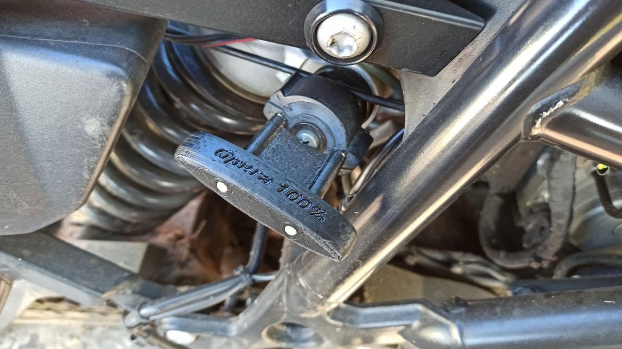 Arka şok emici BMW F800GS'yi ayarlamanın anahtarı. (Plastik Aparattır!!!)