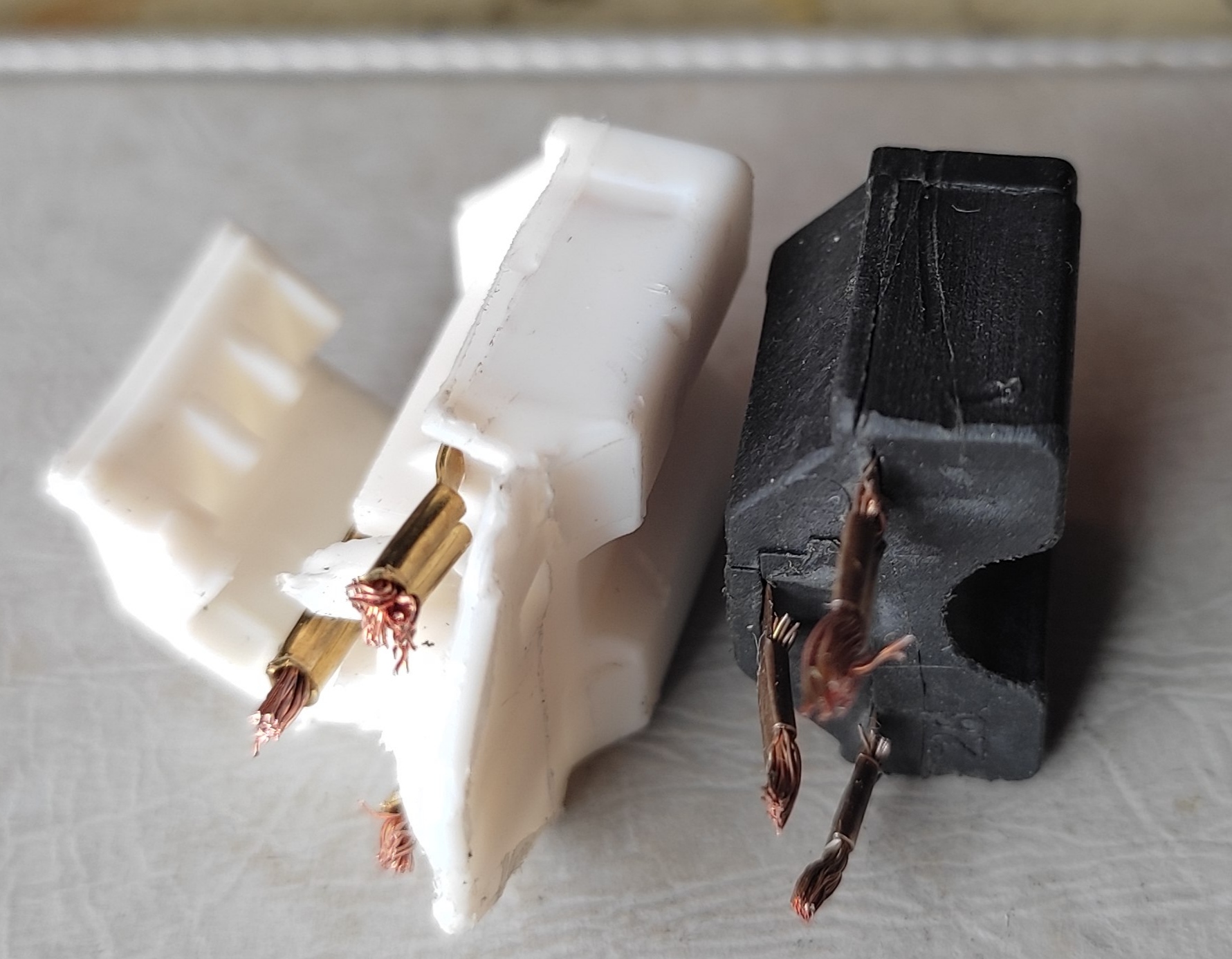 IEC 320 C13 STERL Dik açısı 90 ° C x 40 ° (Plastik Aparattır!!!) IEC 320 C13 STERL Dik açısı 90 ° C x 40 ° (Plastik Aparattır!!!)