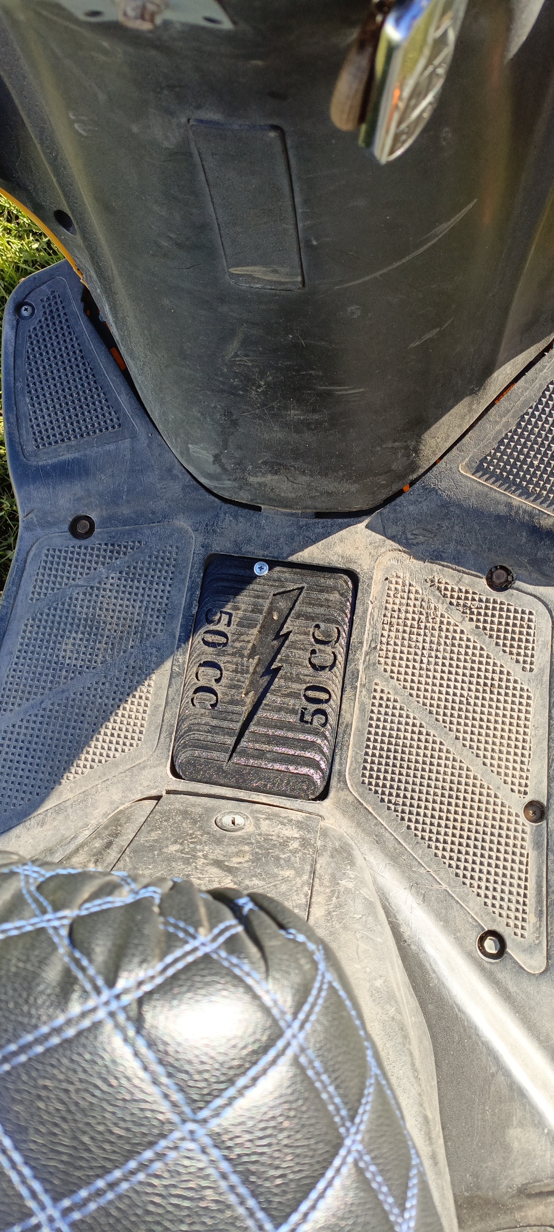 Çin scooter'da pil örtüsü (pil) (50/80 metreküp) (Plastik Aparattır!!!)