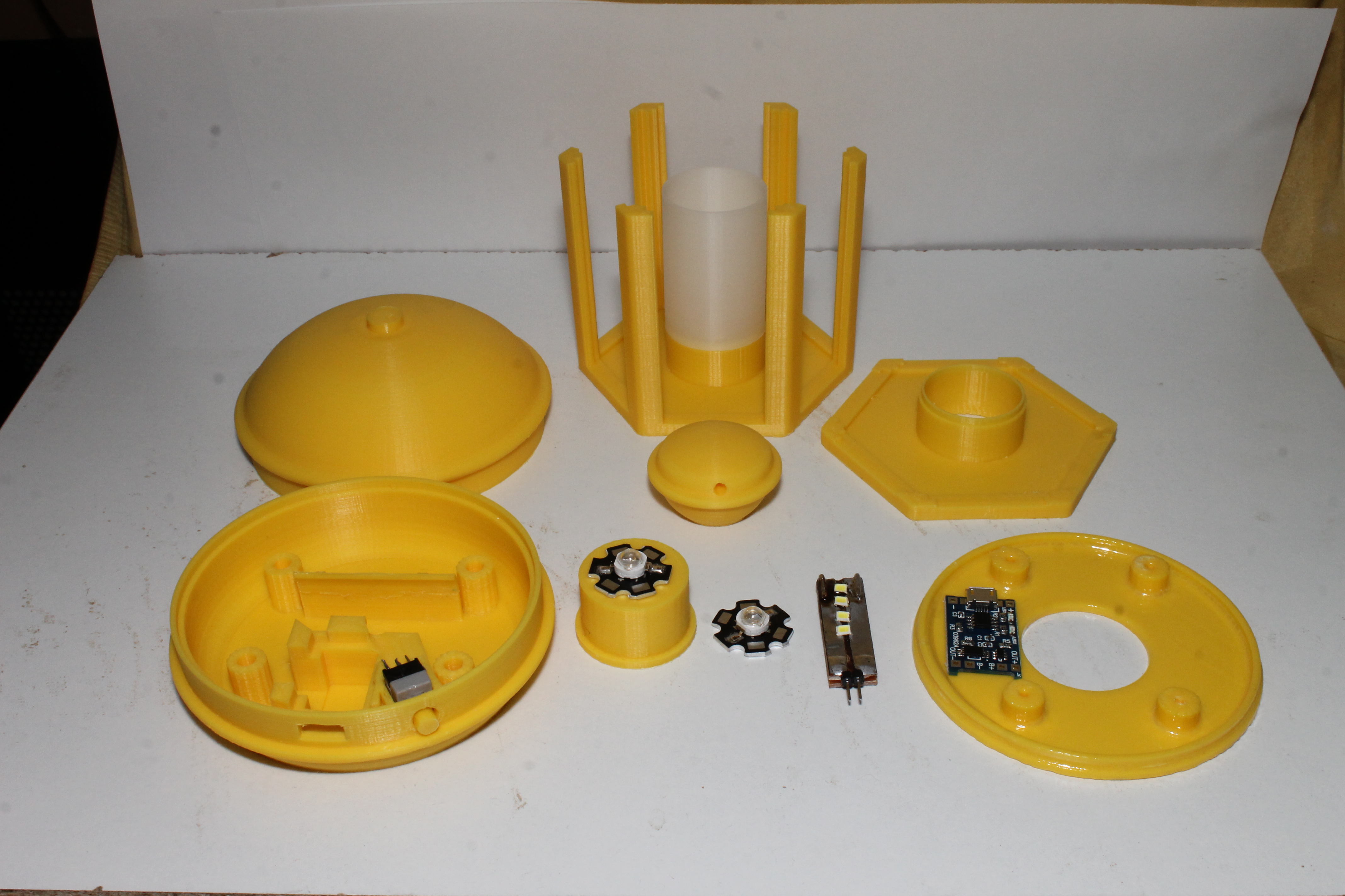 USB şarjlı el feneri (Plastik Aparattır!!!)