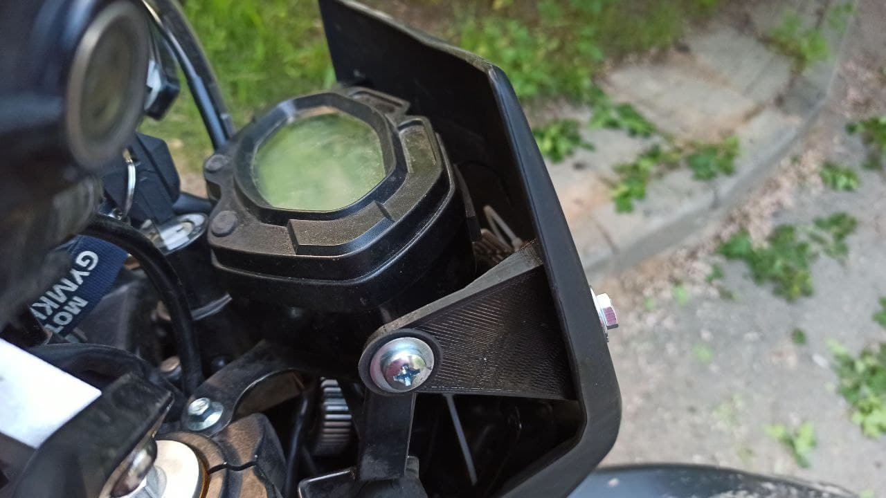 Minsk x250 frontal panelin uzatılmış parantezleri (+20mm) (Plastik Aparattır!!!)