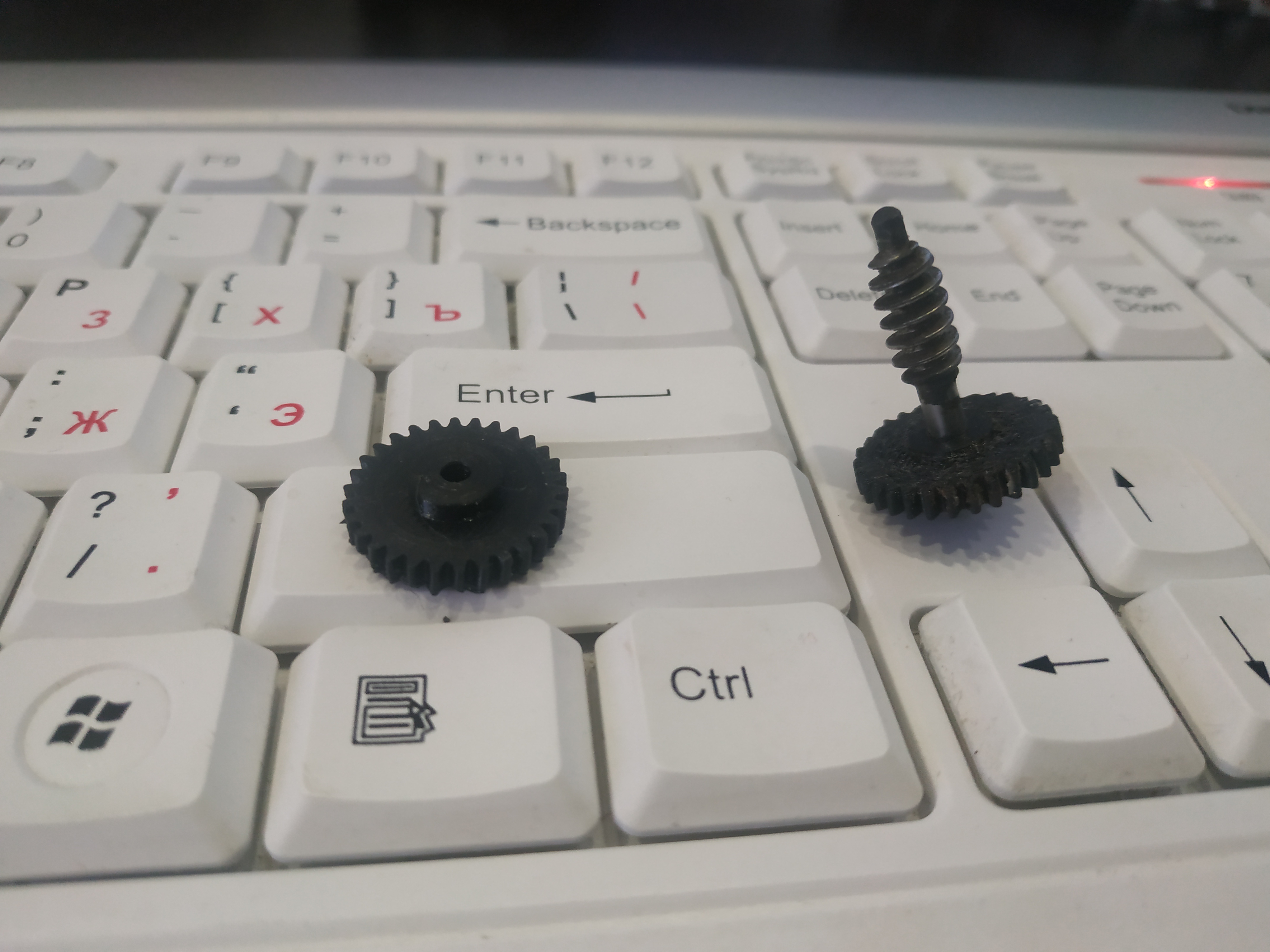 Katlanır aynanın mekanizması için dişli mazda (Plastik Aparattır!!!)