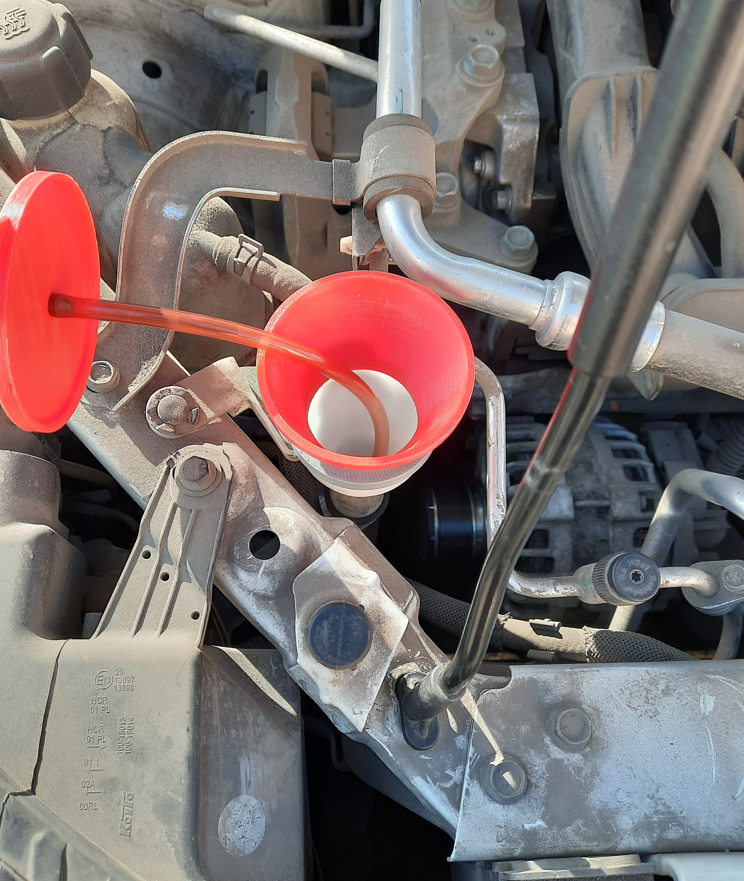 Bir ön cam yıkama tankı Nissan Kashkai J11'in genişletilmiş boynu (Plastik Aparattır!!!)