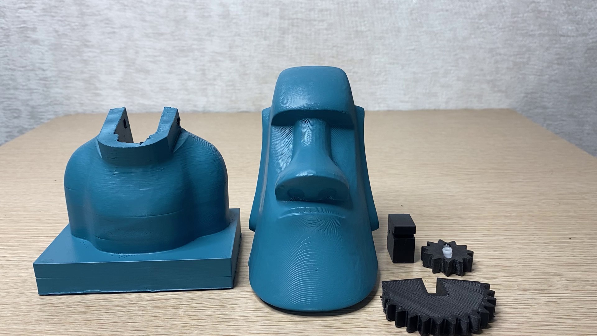 Moai başını sallıyor (Plastik Aparattır!!!)