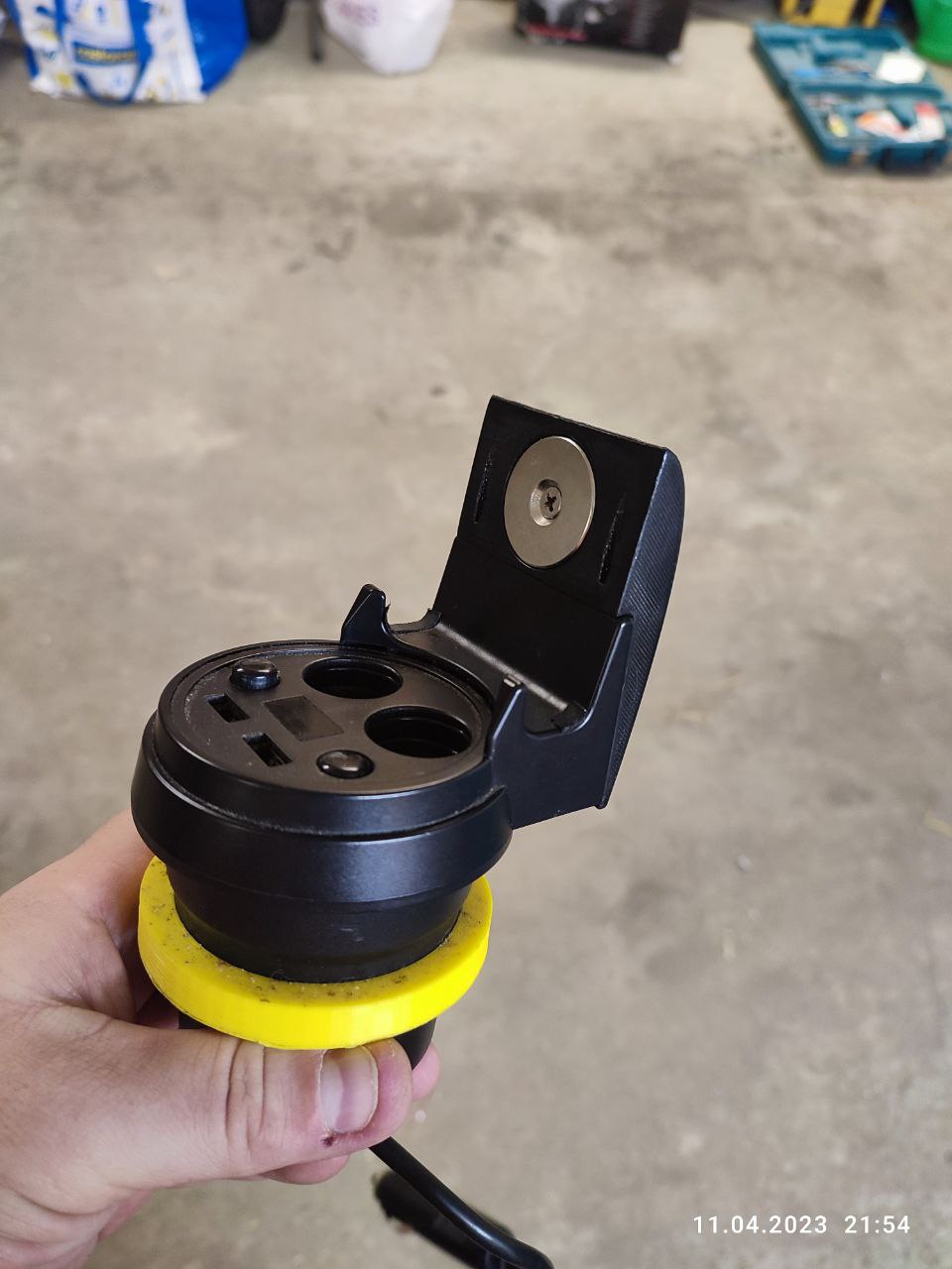 Bir fincan tutucuda bir çığ ekseni için manyetik telefon tutucusu (Plastik Aparattır!!!) Bir fincan tutucuda bir çığ ekseni için manyetik telefon tutucusu (Plastik Aparattır!!!)