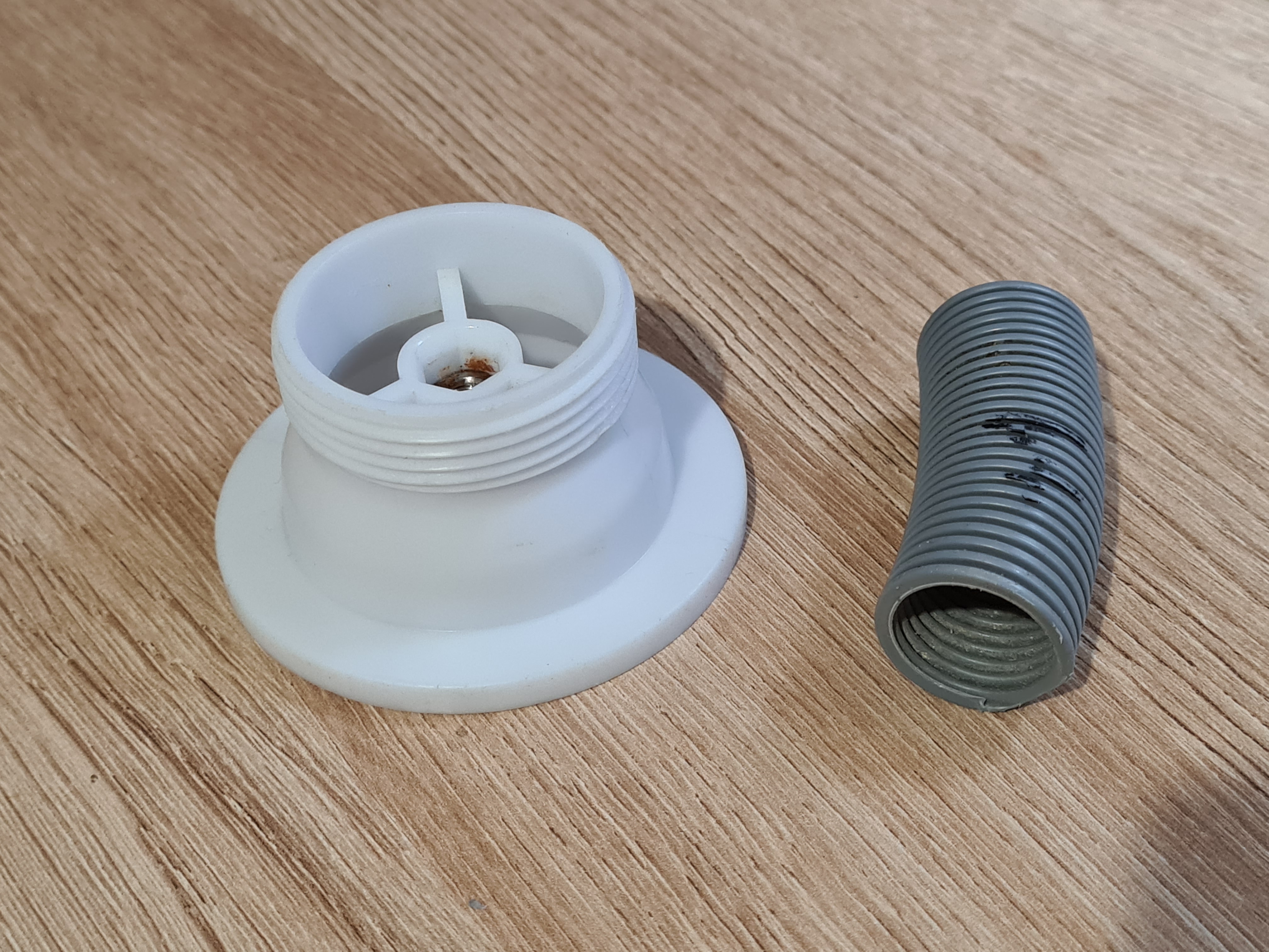Lavabonun çıkışından yıkama hortumuna adaptör (Plastik Aparattır!!!)