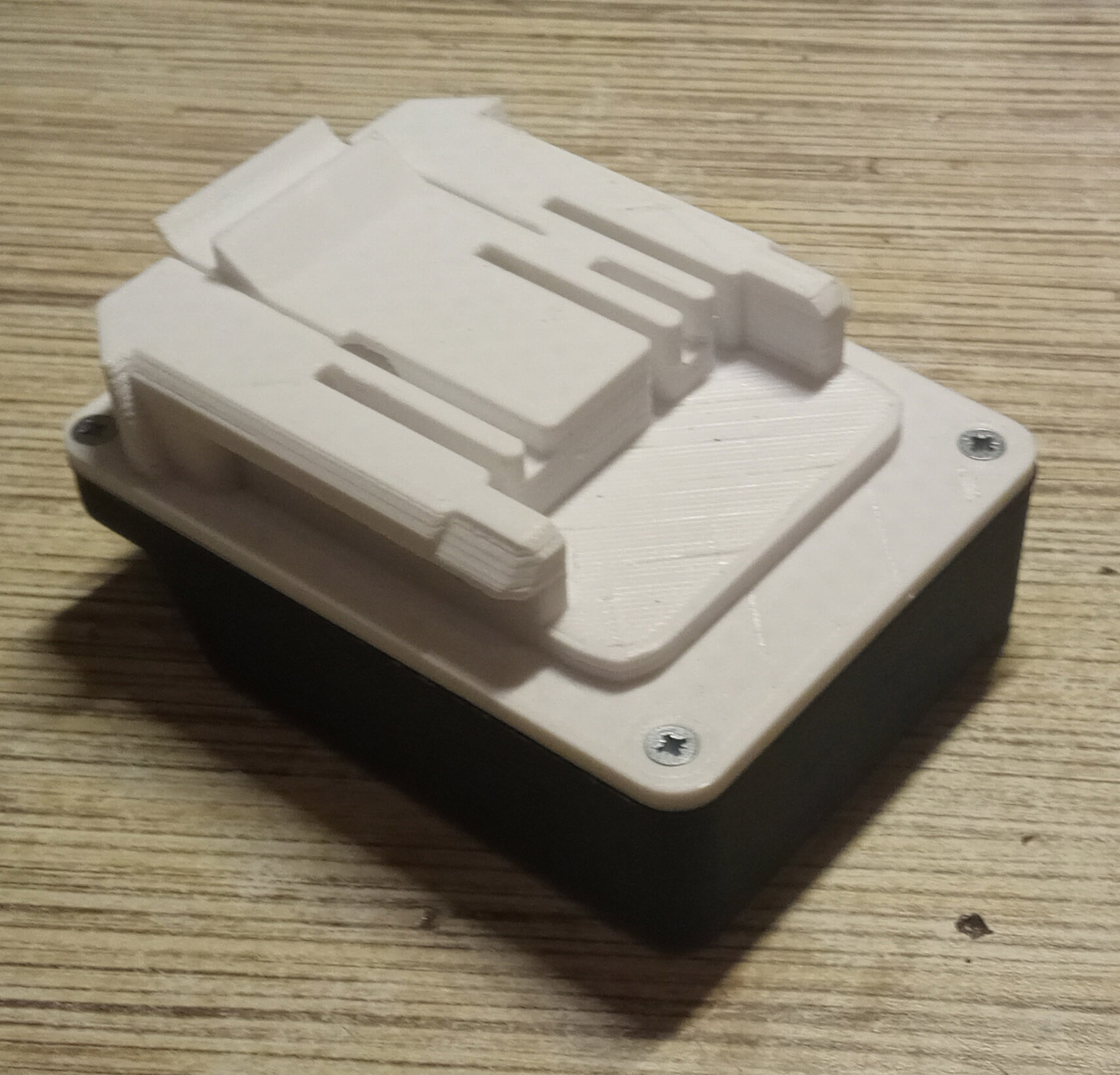 BL1830'da Makita BL1815G araç adaptörü, (Plastik Aparattır!!!)