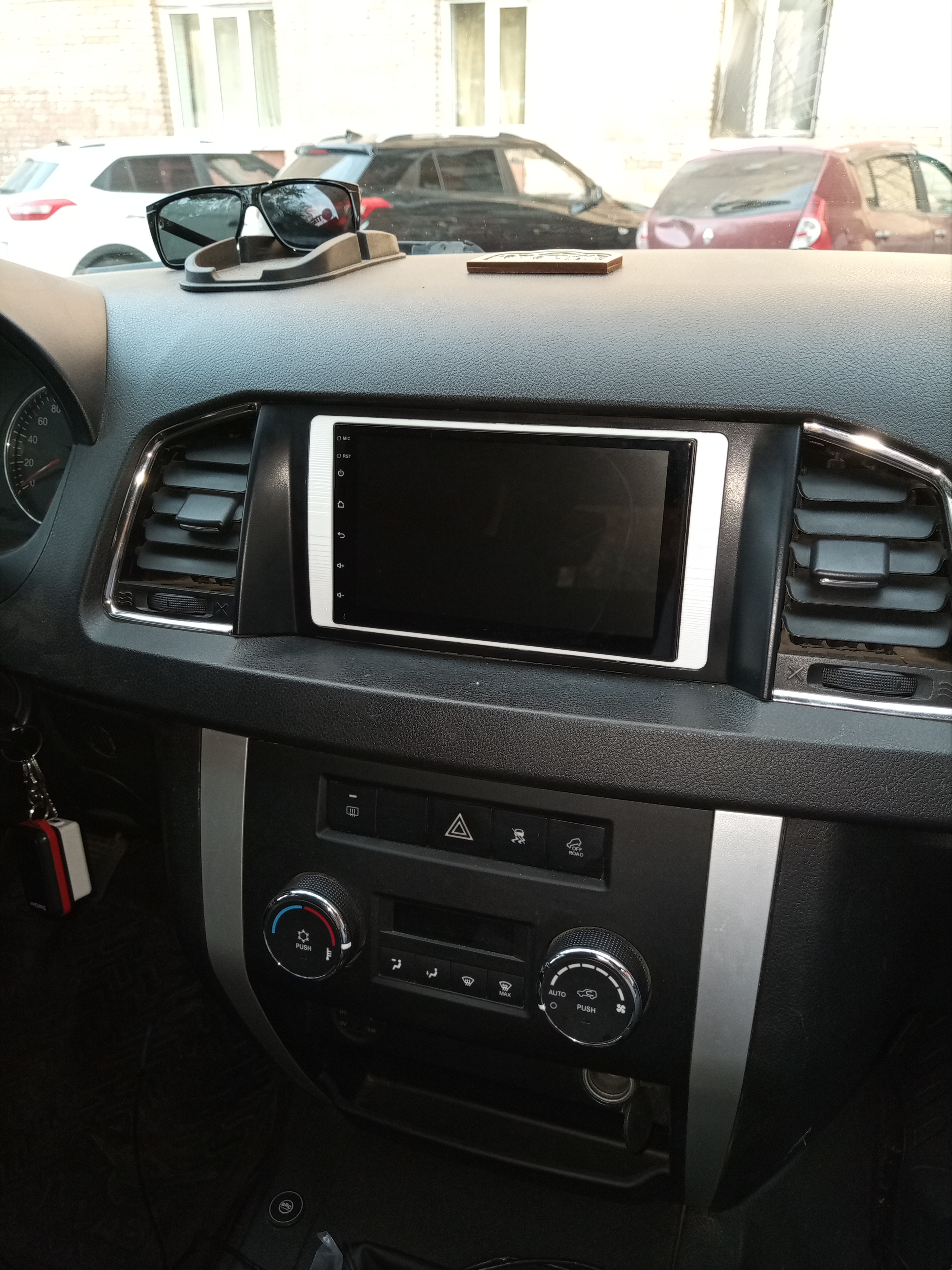 UAZ Patriot 2017+ için Universal Radio 2din 7 "(Geçiş Çerçevesi) Kurulum Kiti (Plastik Aparattır!!!)