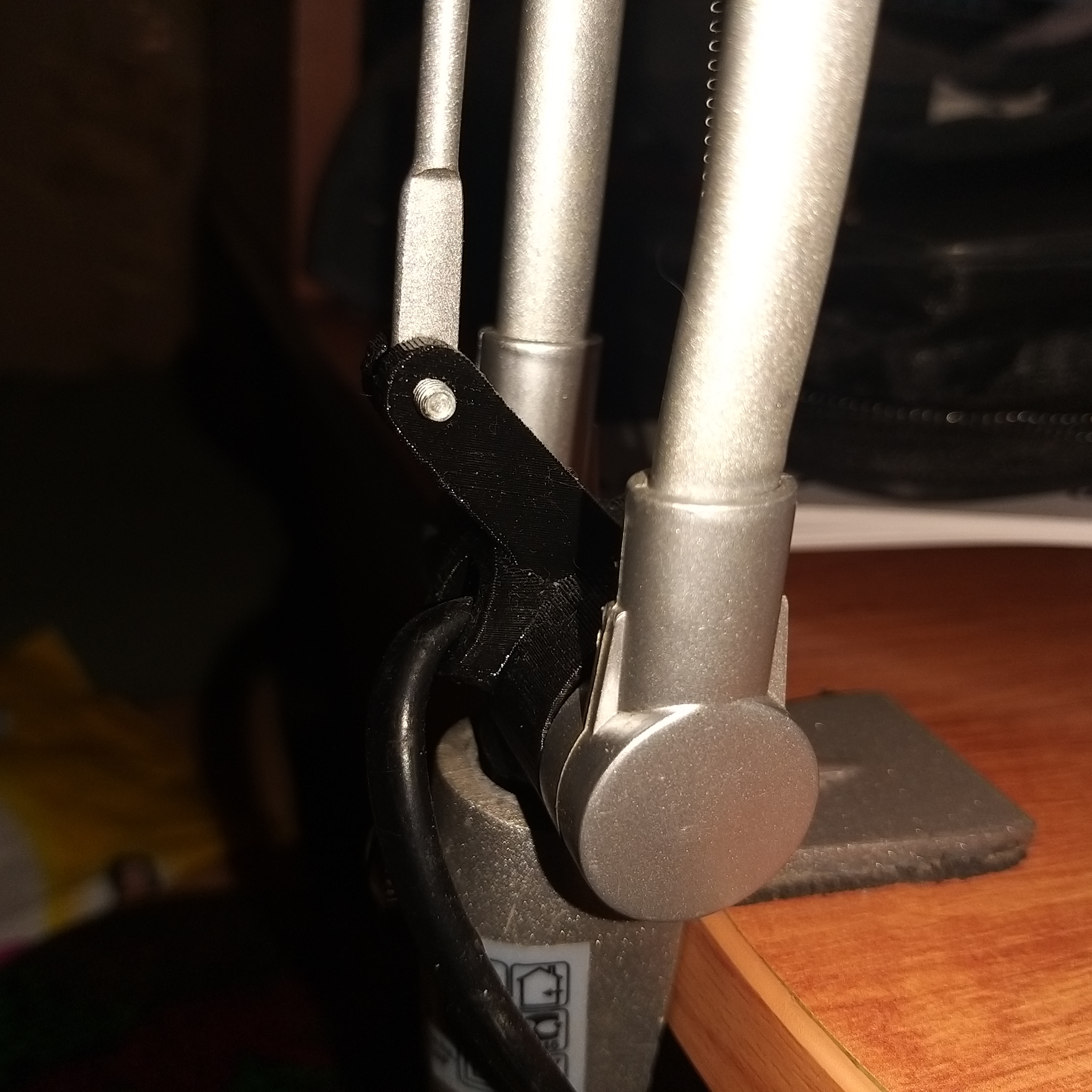 Camelion KD-028C masa lambasının alt menteşesi (Plastik Aparattır!!!)