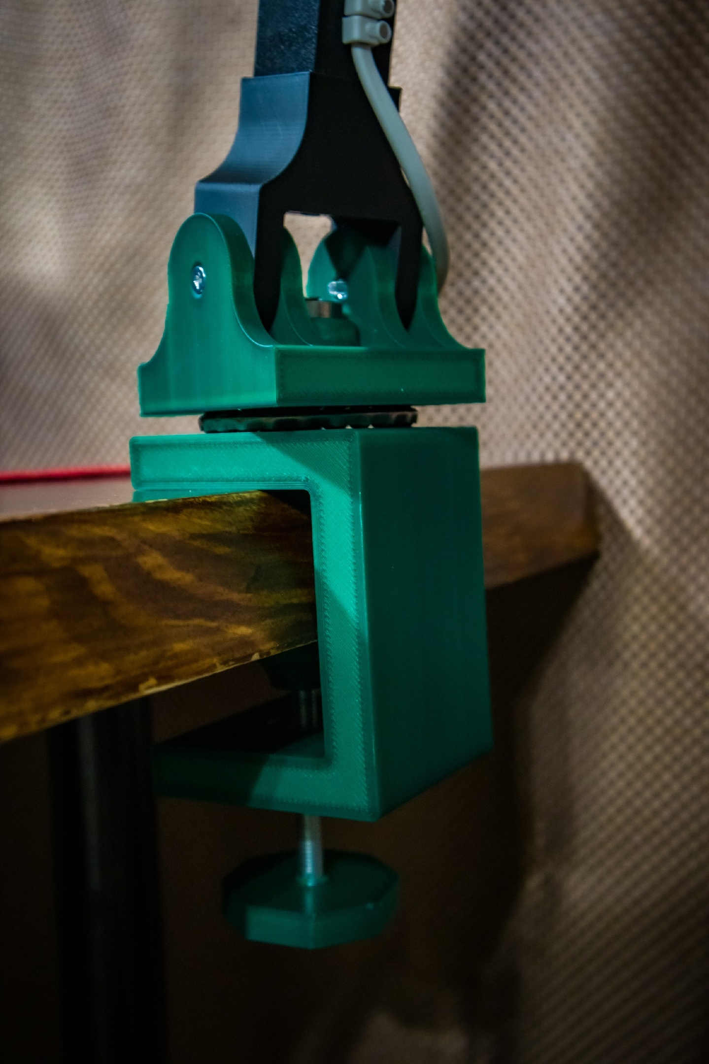 Kelepçeli tahta lambası (Plastik Aparattır!!!)