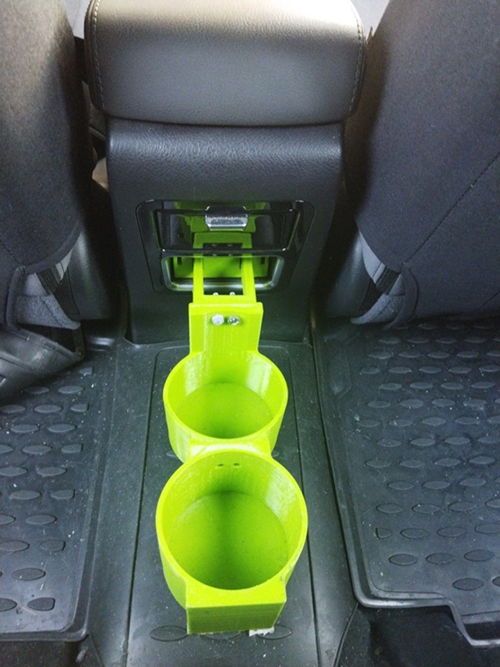 Arka sıradaki cupamanes Haval H5 (Plastik Aparattır!!!)