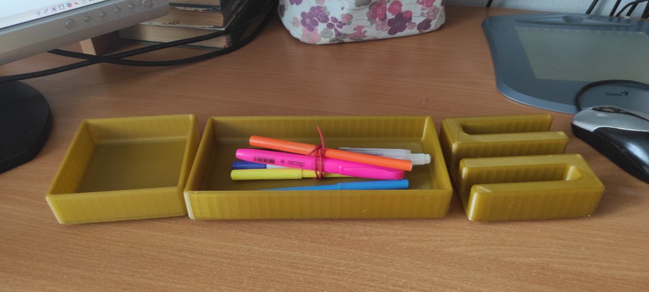 Kırtasiye ve telefon için ofis standı (Plastik Aparattır!!!)