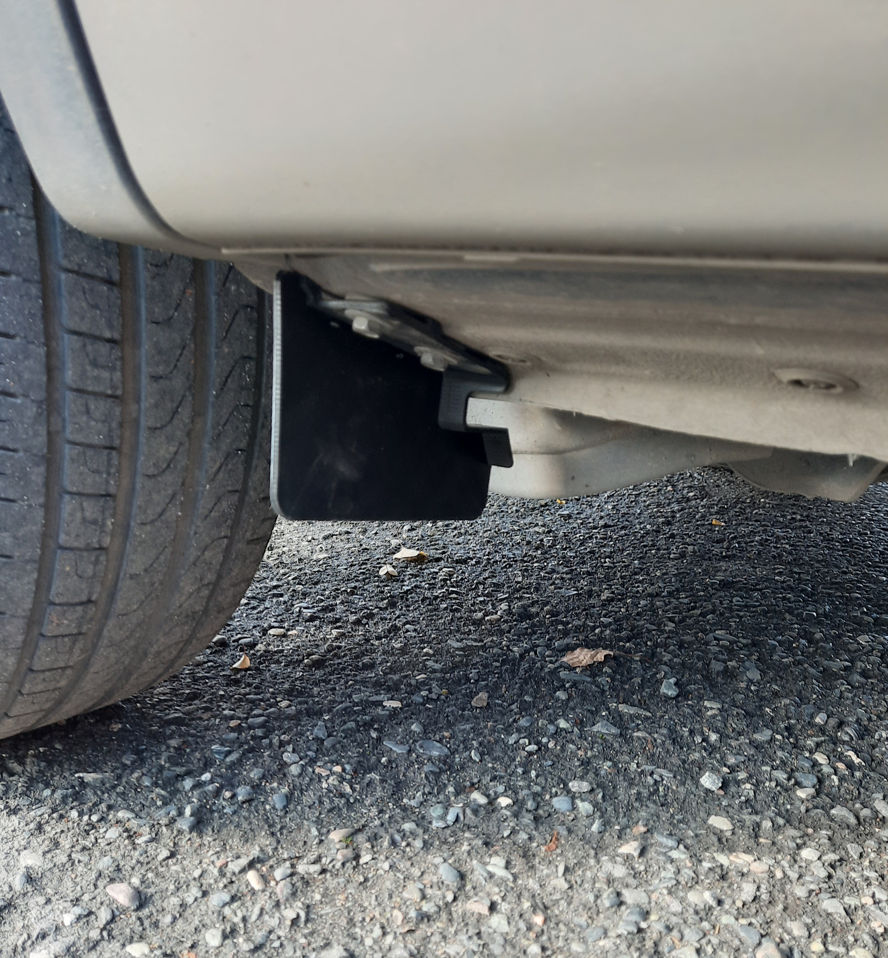 Arka tekerleklerin ön çamurlukları Kashkayj11. (Plastik Aparattır!!!)