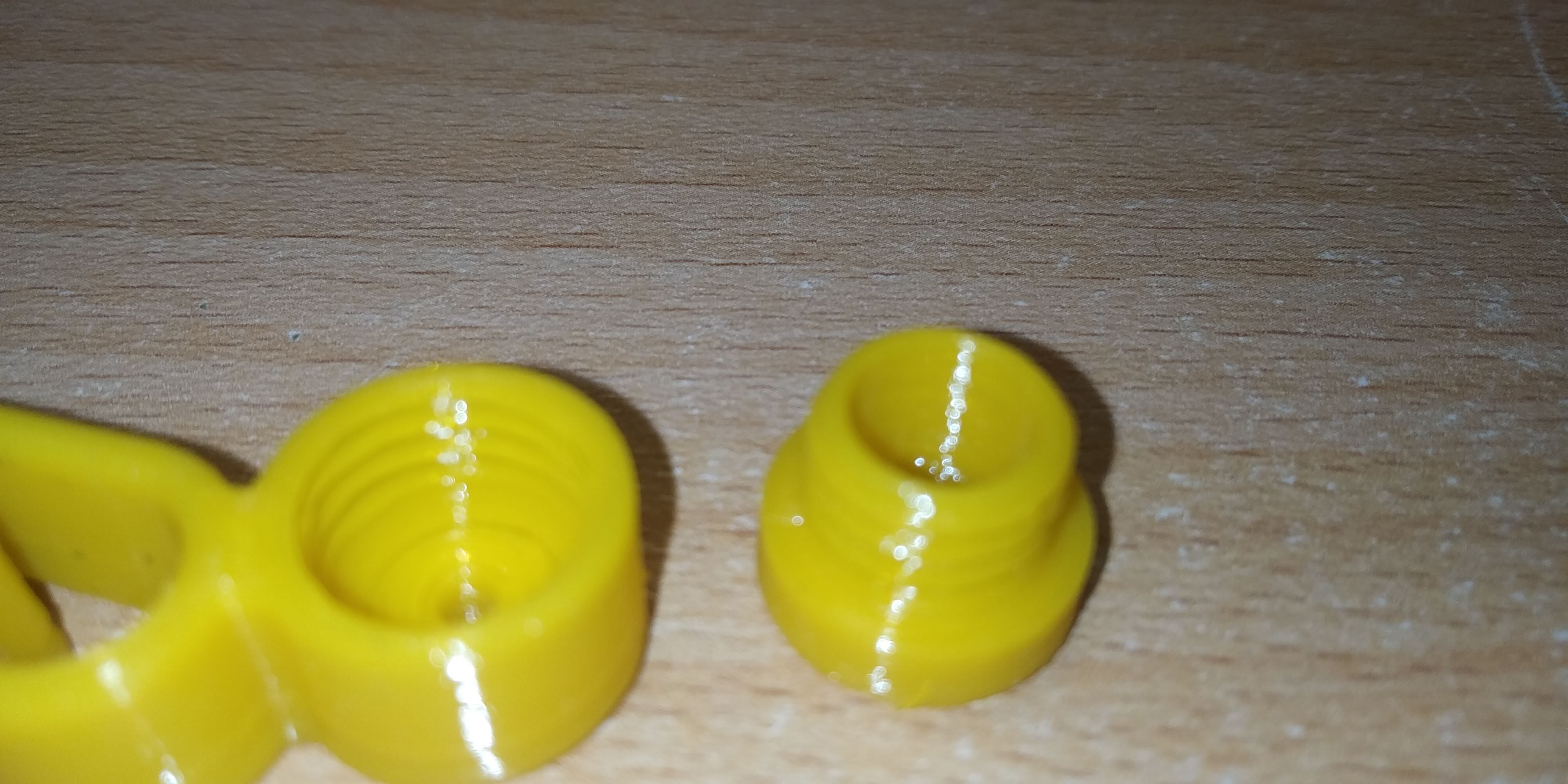 Toz filtresi, iplik kilit işareti, oyma kapağı, artık düşmüyor (Plastik Aparattır!!!) Toz filtresi, iplik kilit işareti, oyma kapağı, artık düşmüyor (Plastik Aparattır!!!)