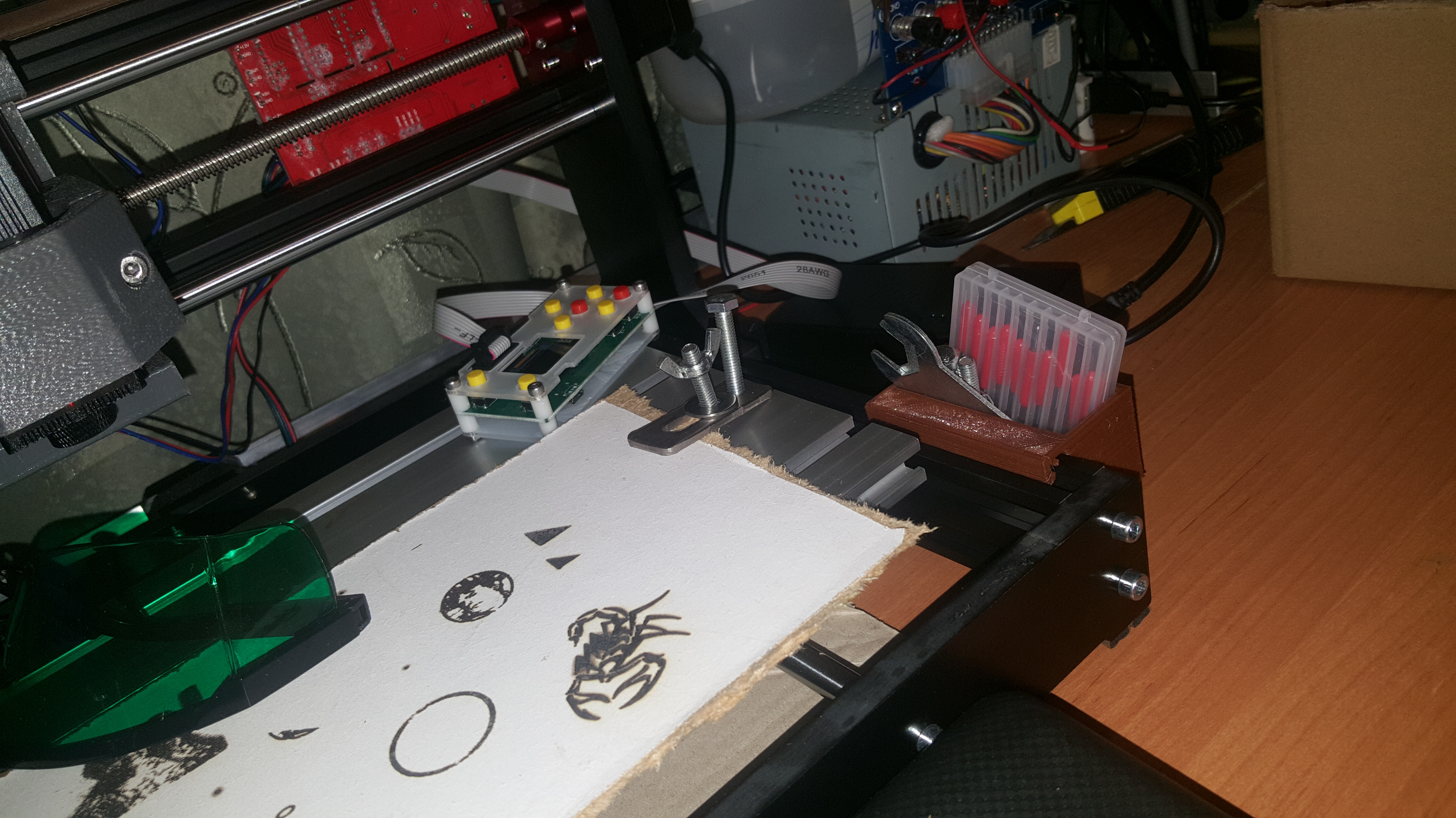 CNC 3018 PRO için enstrümantal ve çevrimdışı kontrol kutuları (Plastik Aparattır!!!)