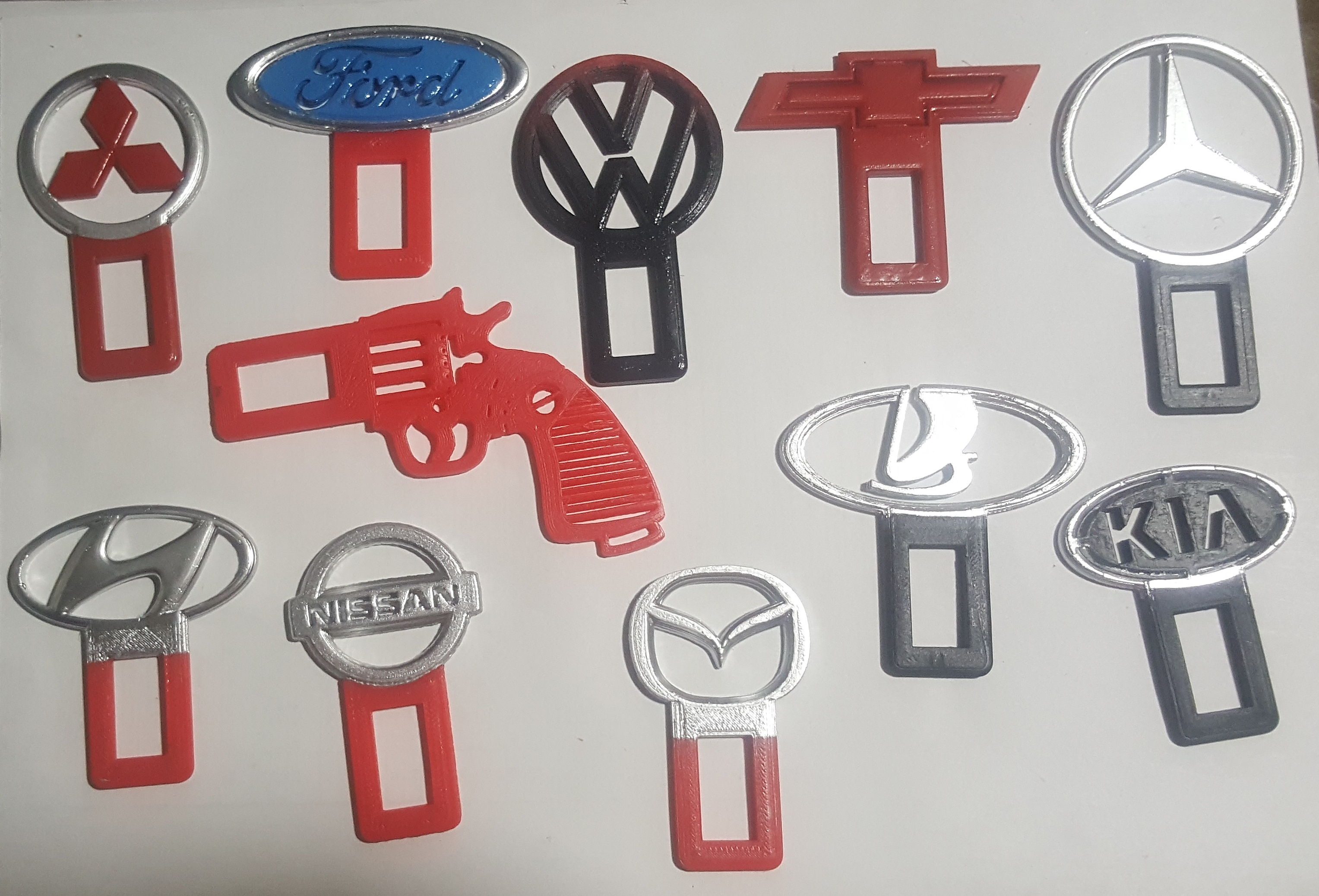 Arabadaki emniyet kemeri konnektörü için fişler. (Plastik Aparattır!!!)