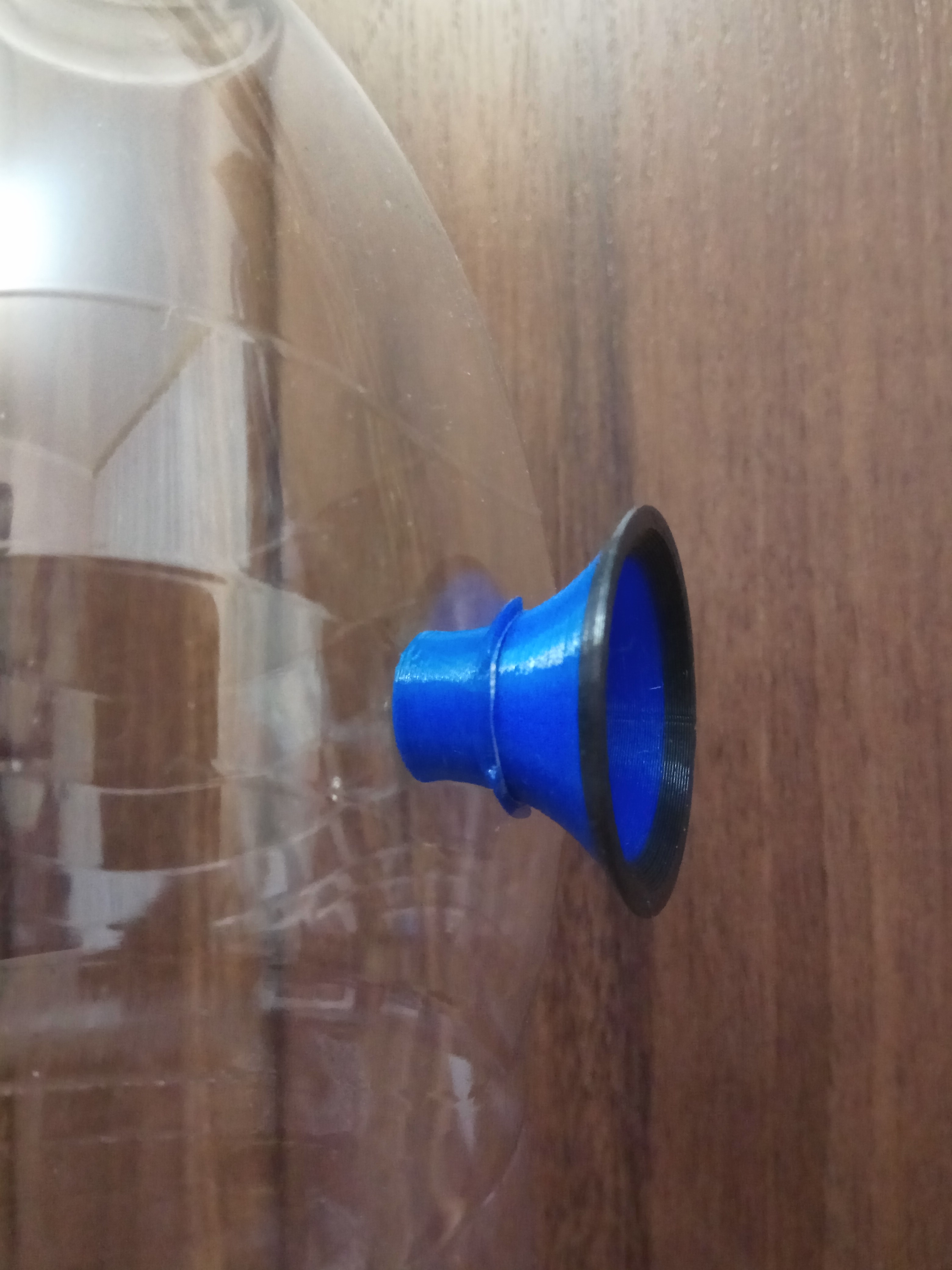 İşletim sistemi ve bombus arıları için bir tuzak ve hatta uçar (Plastik Aparattır!!!)