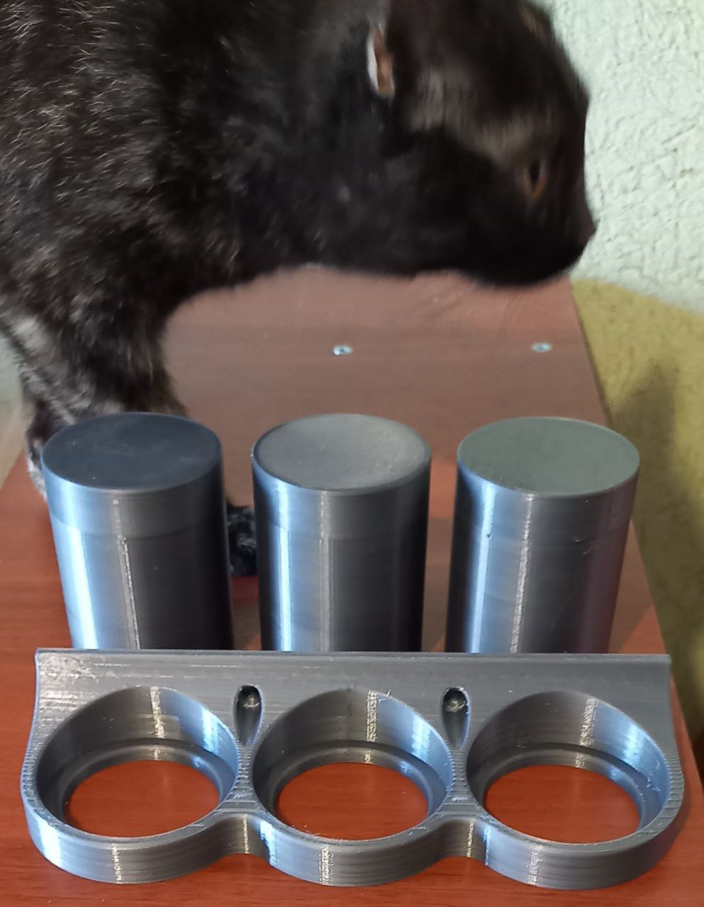 60 mm çapında kavanozların duvar sabitlenmesi. (Plastik Aparattır!!!)