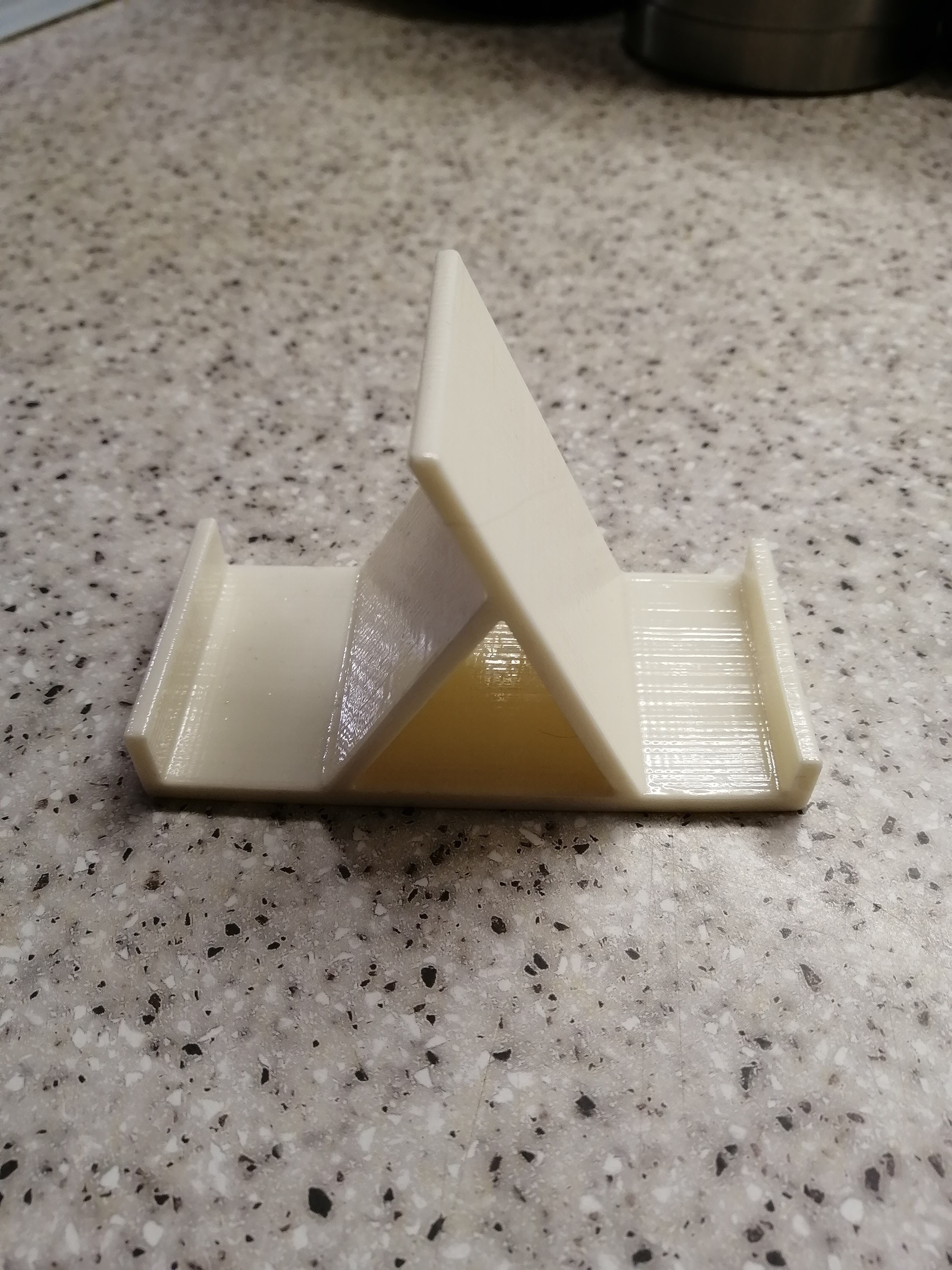 Bir telefon veya tablet için bir stand. (Plastik Aparattır!!!)