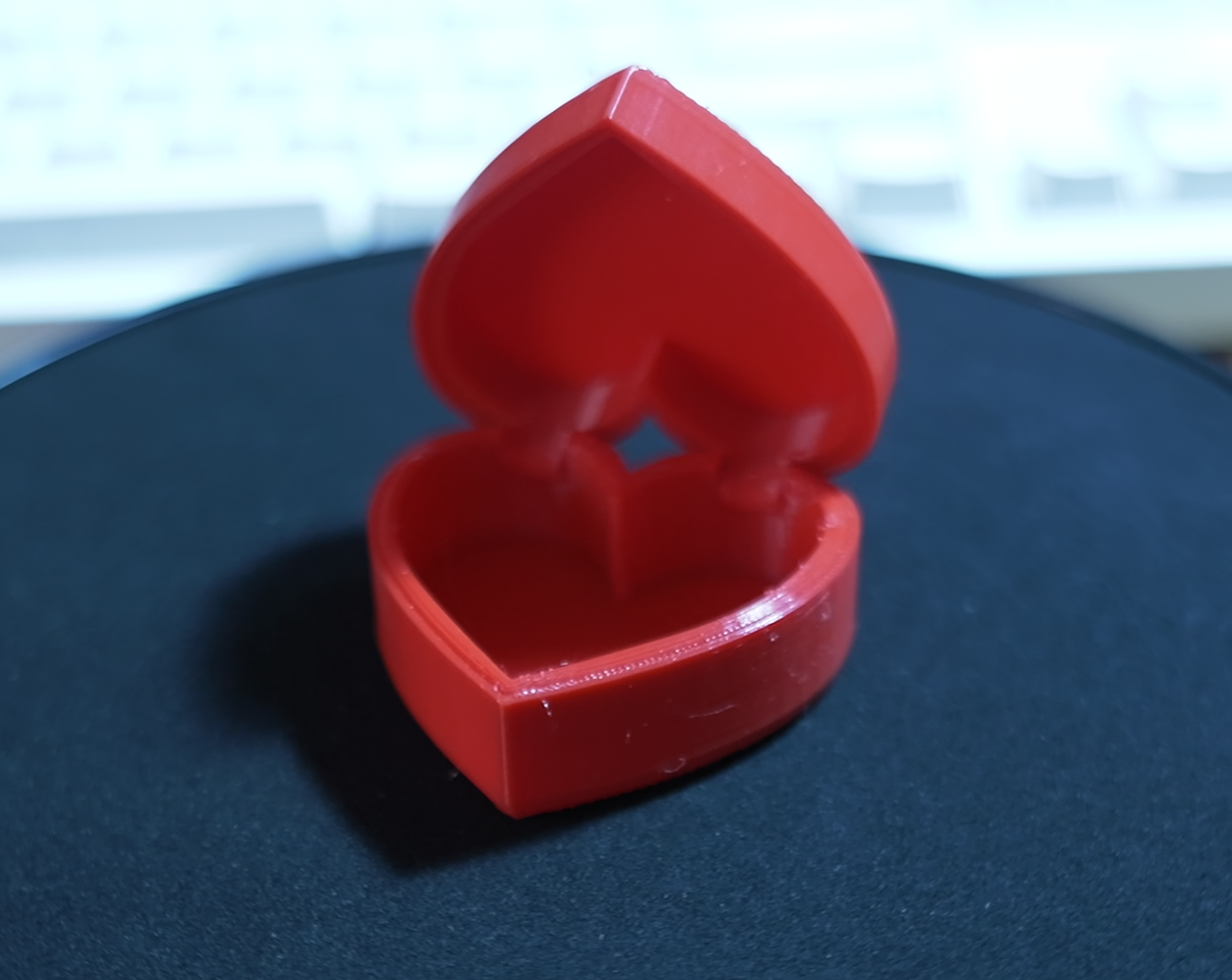 Kalp bir kutu (Plastik Aparattır!!!)