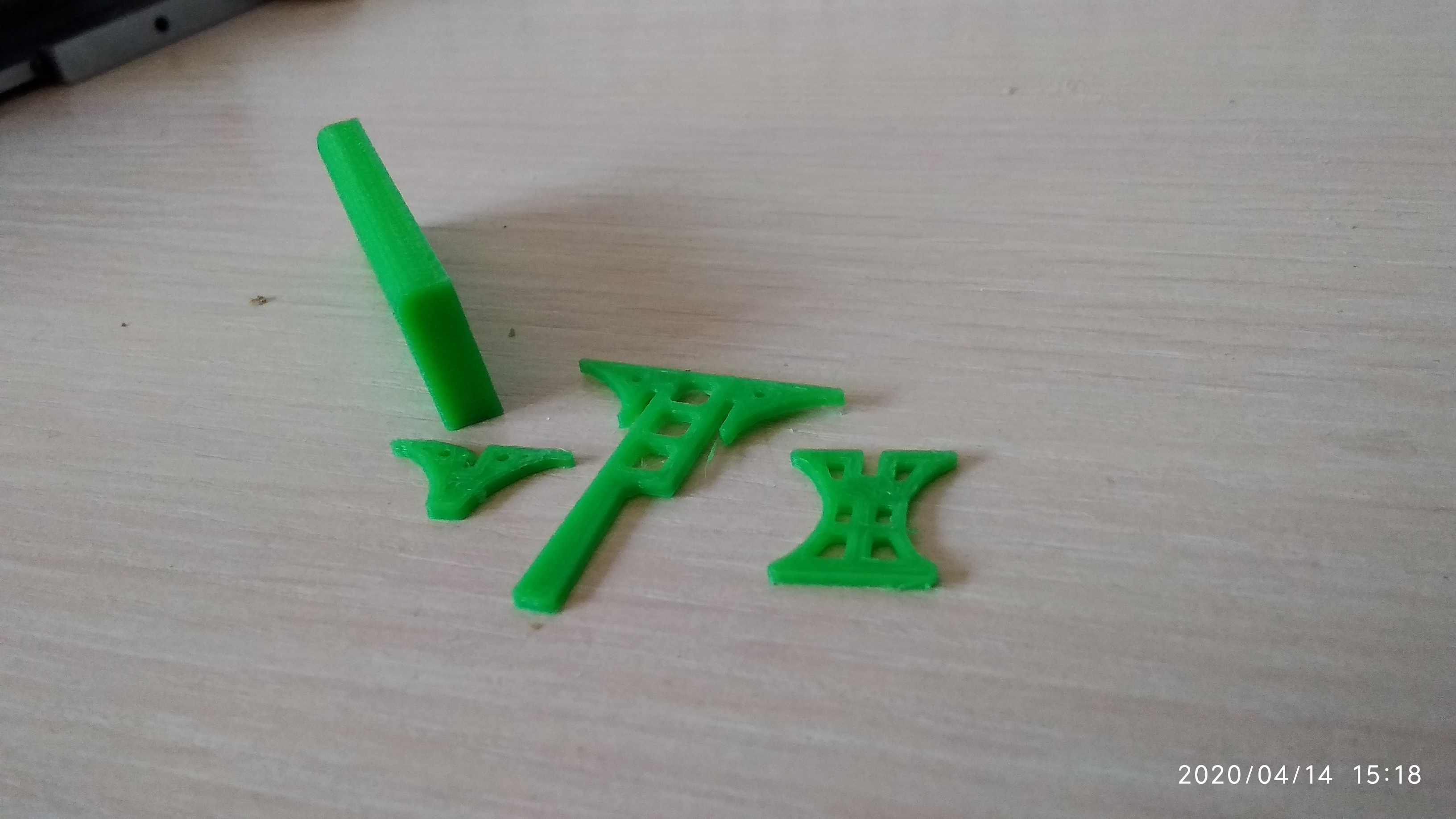 Aurora 1:100. Ön aks destekleri (Plastik Aparattır!!!)