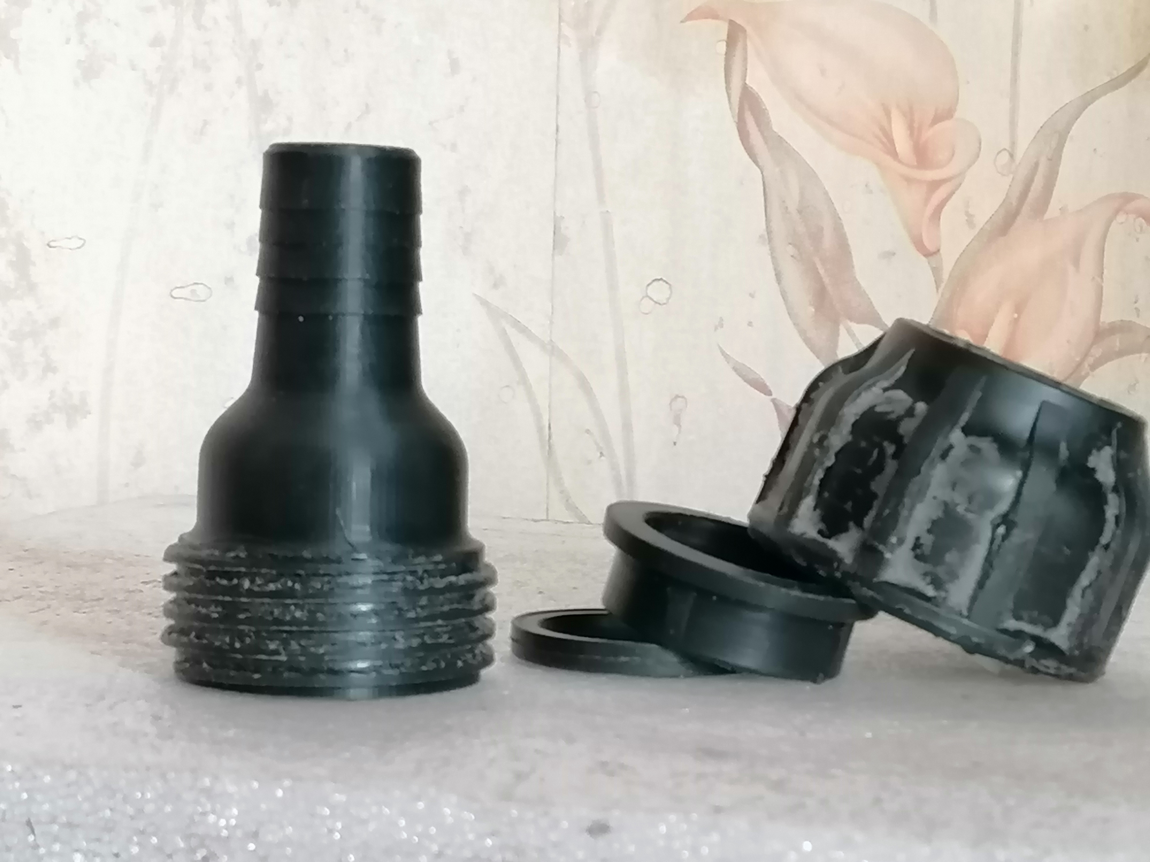 Bir drenaj pompasını bağlamak için esnek bir PVC 25 hortum üzerinde PND 32 adaptör. (Plastik Aparattır!!!)
