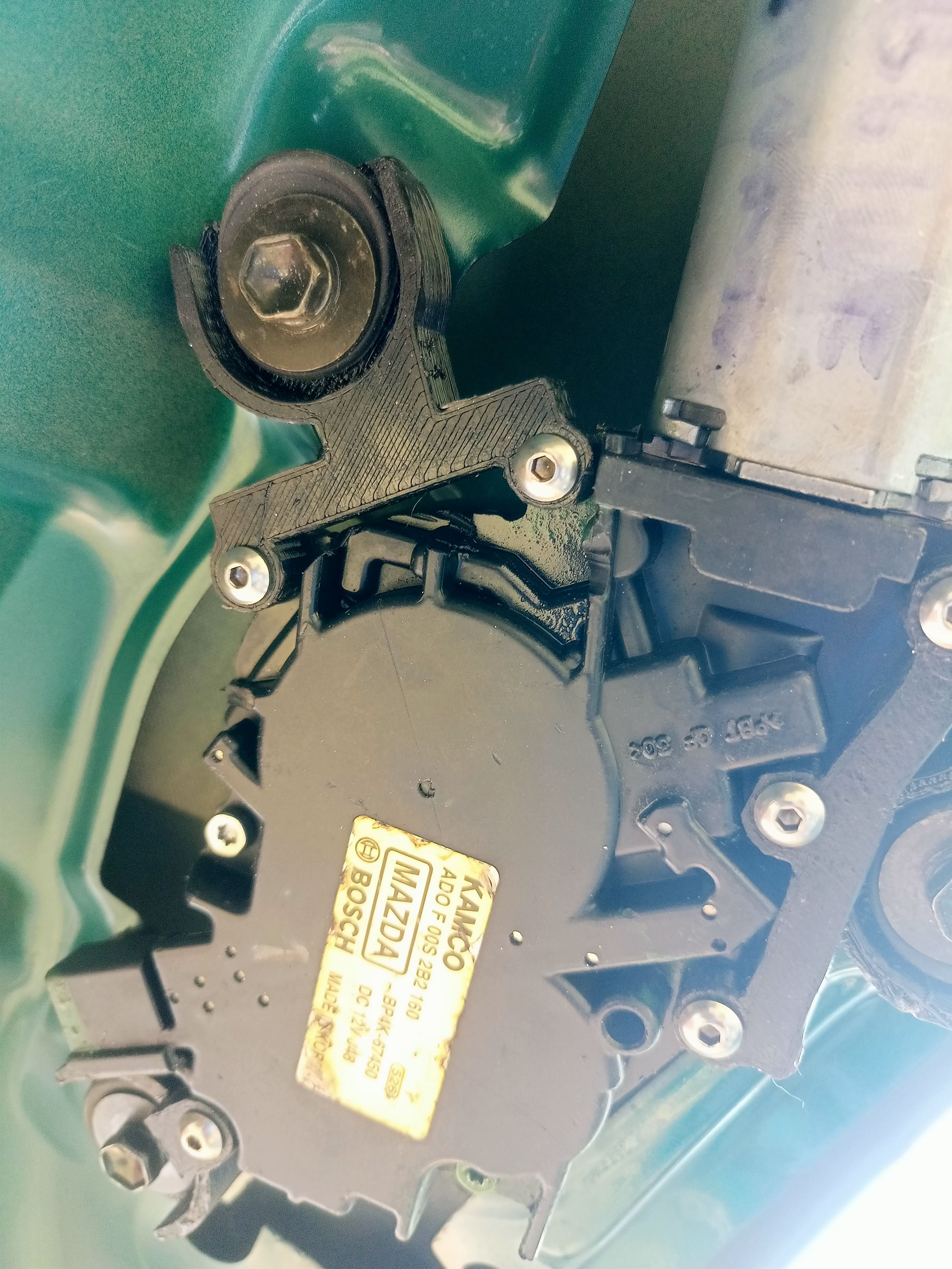 Mazda 3 BK (2003-2009) arka silecek motoru dişli kutusunu Toyota Corolla E110 Liftback'e takmak için montaj parçaları ve adaptör (Plastik Aparattır!!!)