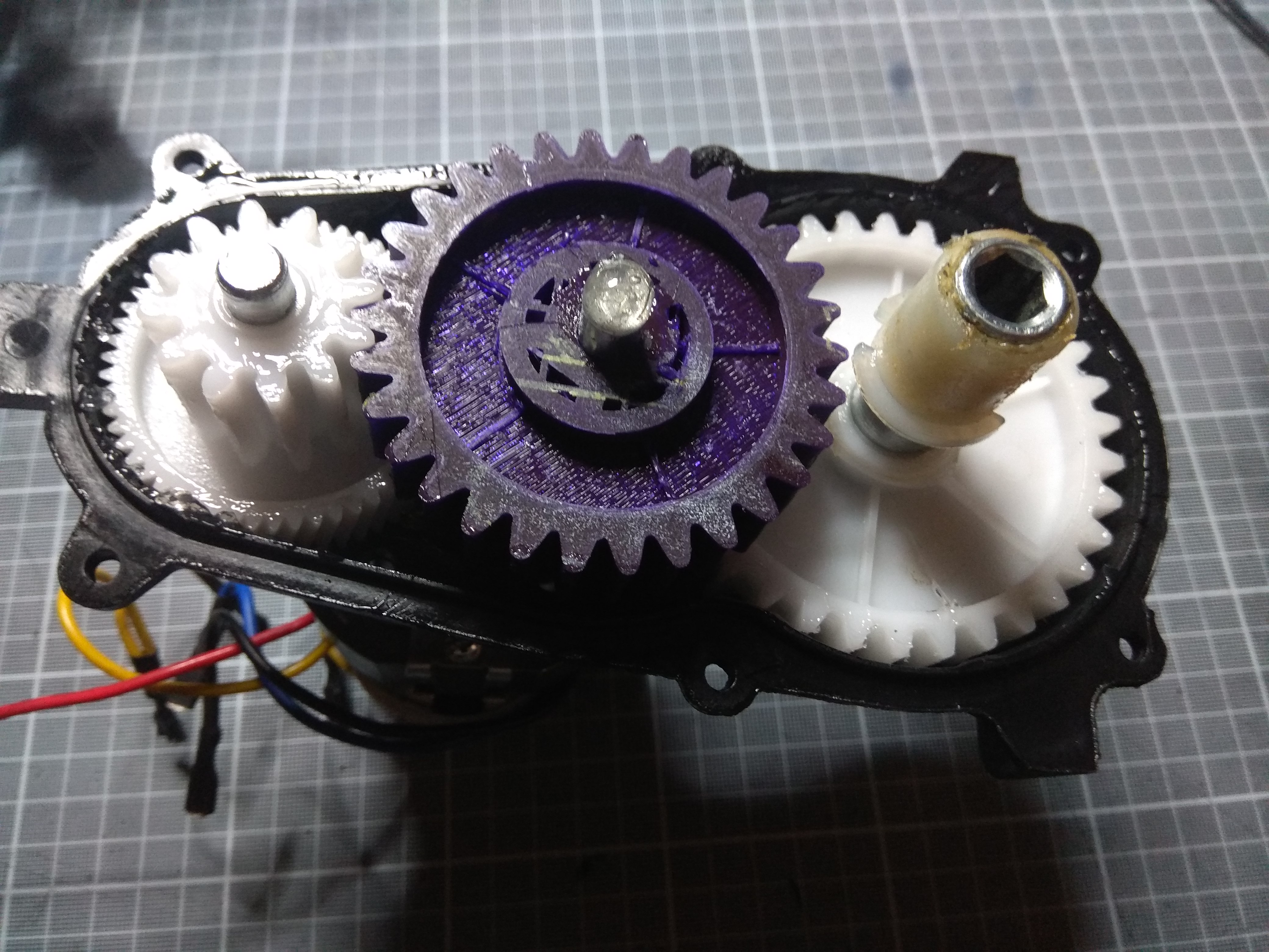 Lumme Meat Grinder LU-2105 modeline dişli (Plastik Aparattır!!!)